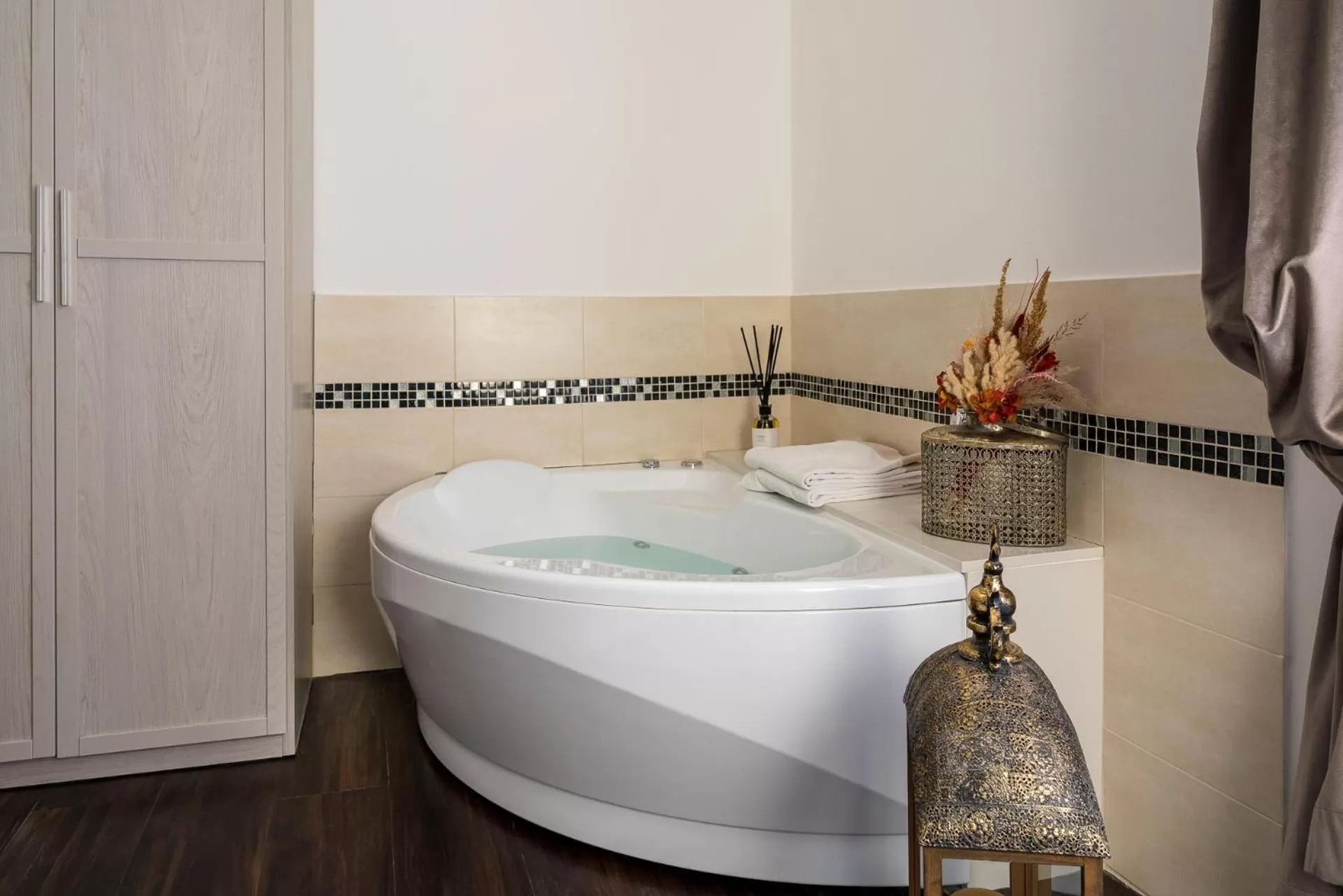 Hot Tub in Albergo Rossini 1936