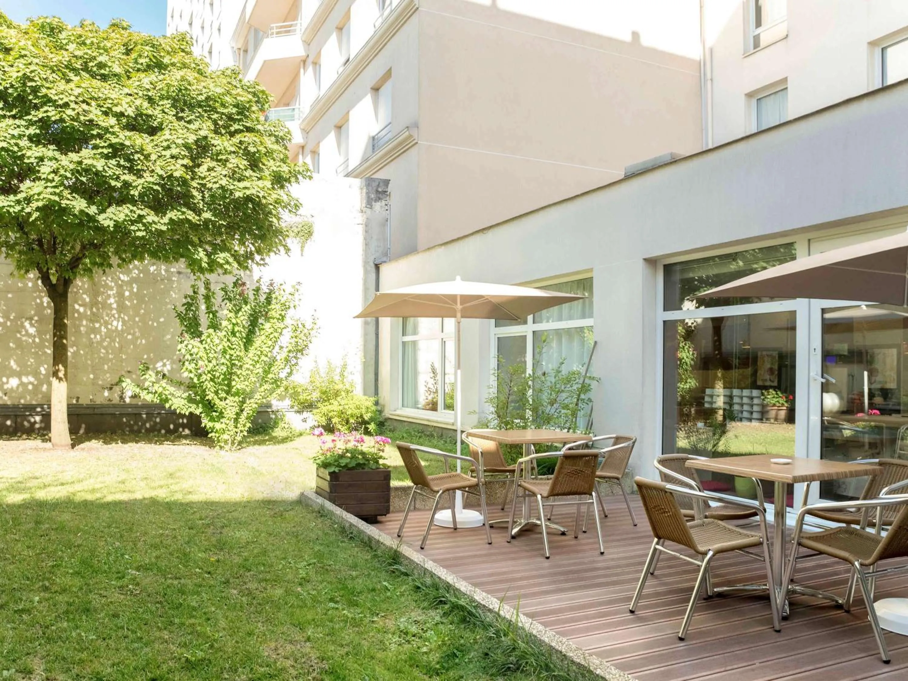 Lounge or bar in ibis Paris Vanves Parc des Expositions