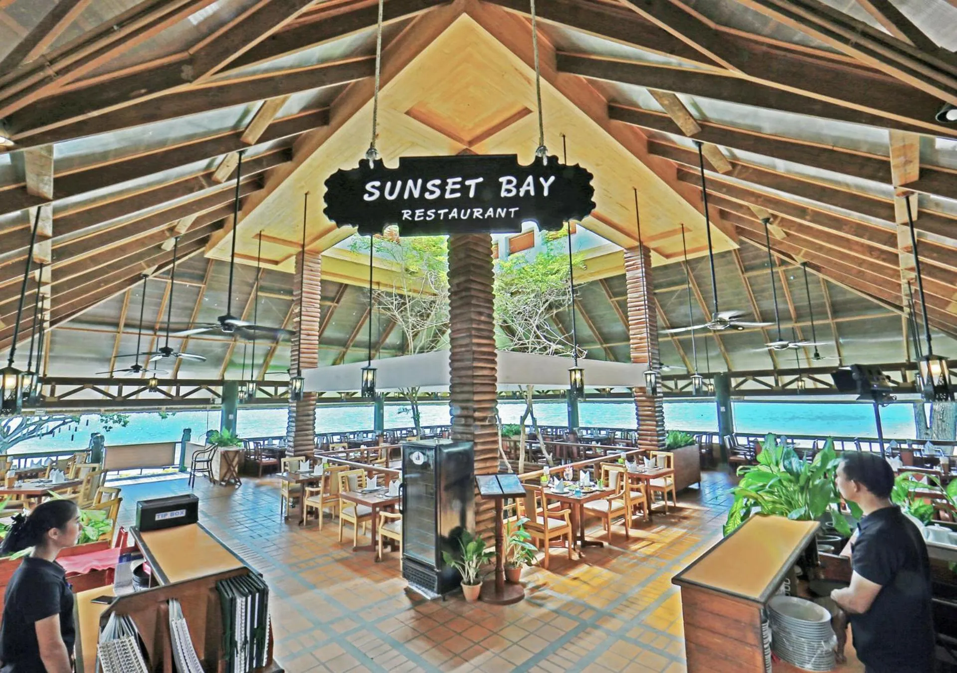 Restaurant/places to eat in Sunset Park Resort and Spa By SWR