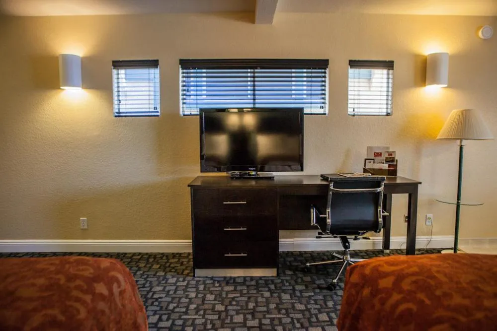 TV and multimedia in Marinwood Inn & Suites