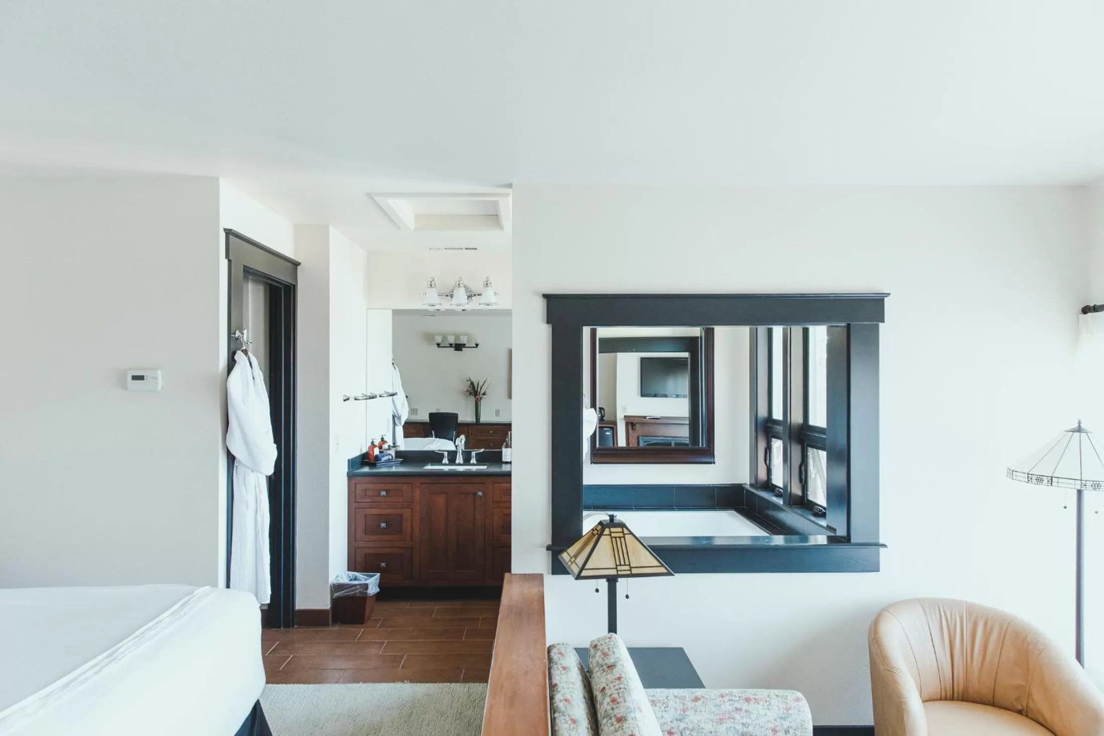 Bathroom, Bed in Noyo Harbor Inn