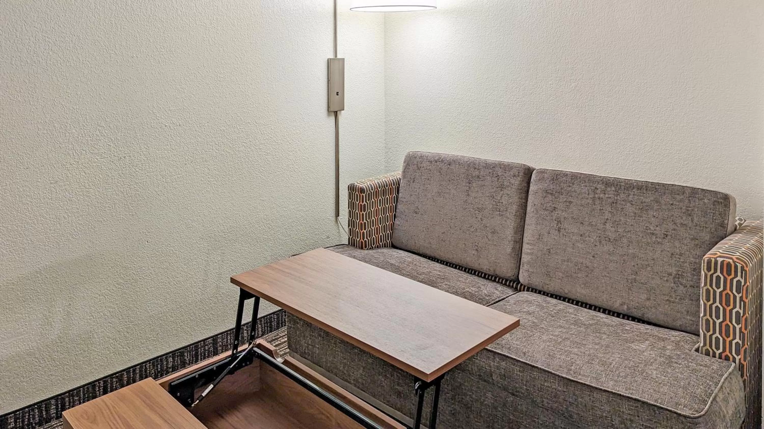 Estherville Hotel & Suites