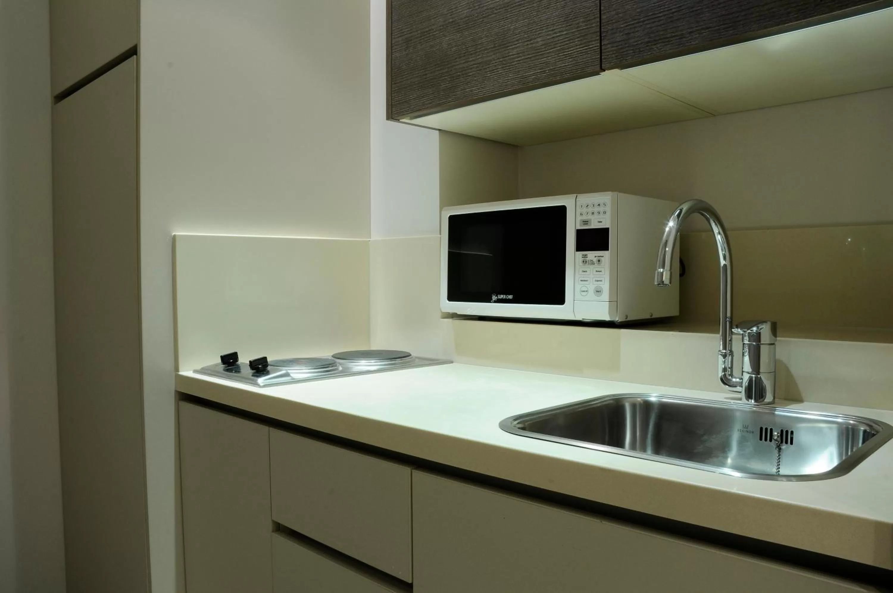 Kitchen or kitchenette, Kitchen/Kitchenette in Country Lodge Hotel & Resort Beirut