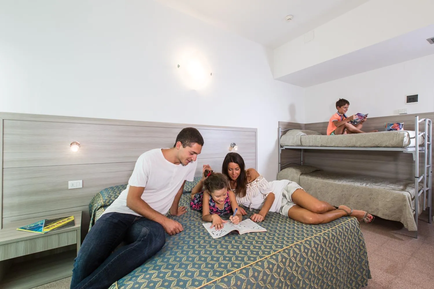 Photo of the whole room, Bed in Hotel International