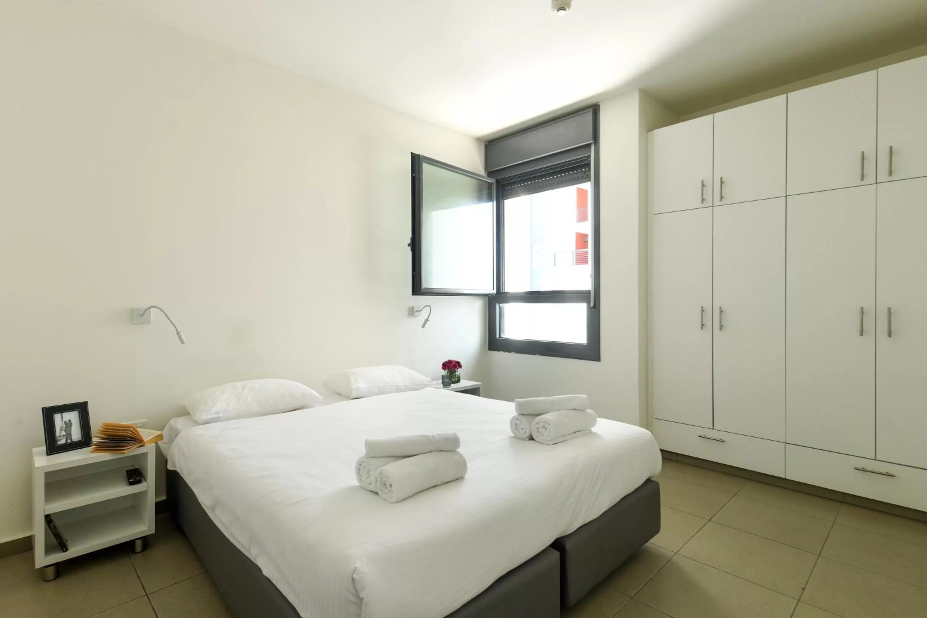 Bed in דירות גני תערוכה - TLV university apartments near Expo by Sea N' Rent