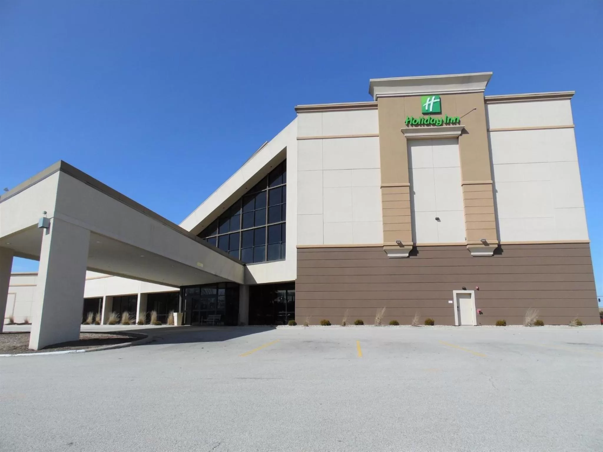 Property building in Holiday Inn - Bloomington - Normal by IHG