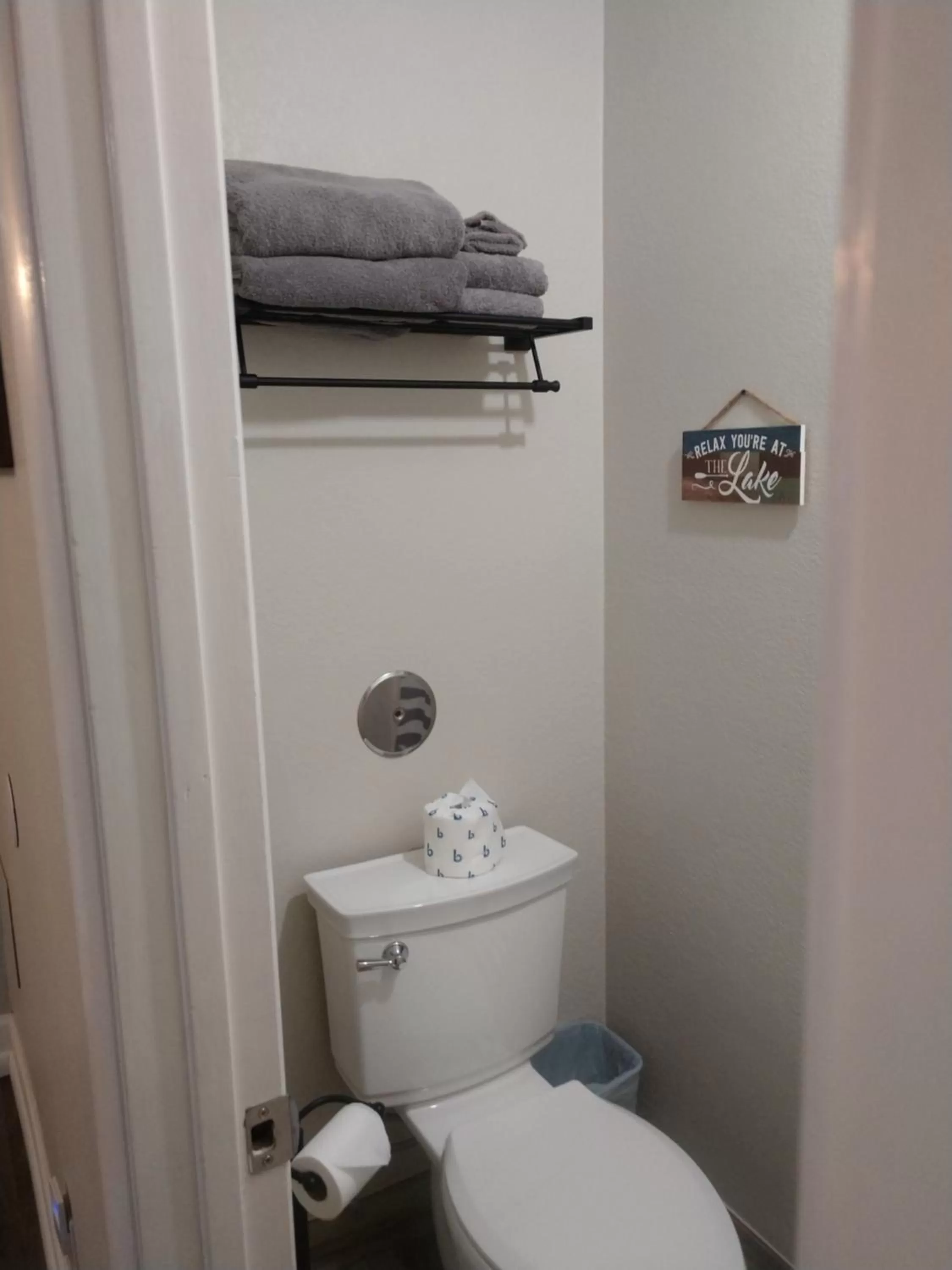 Bathroom in Red Rock Motel and Dam Motel