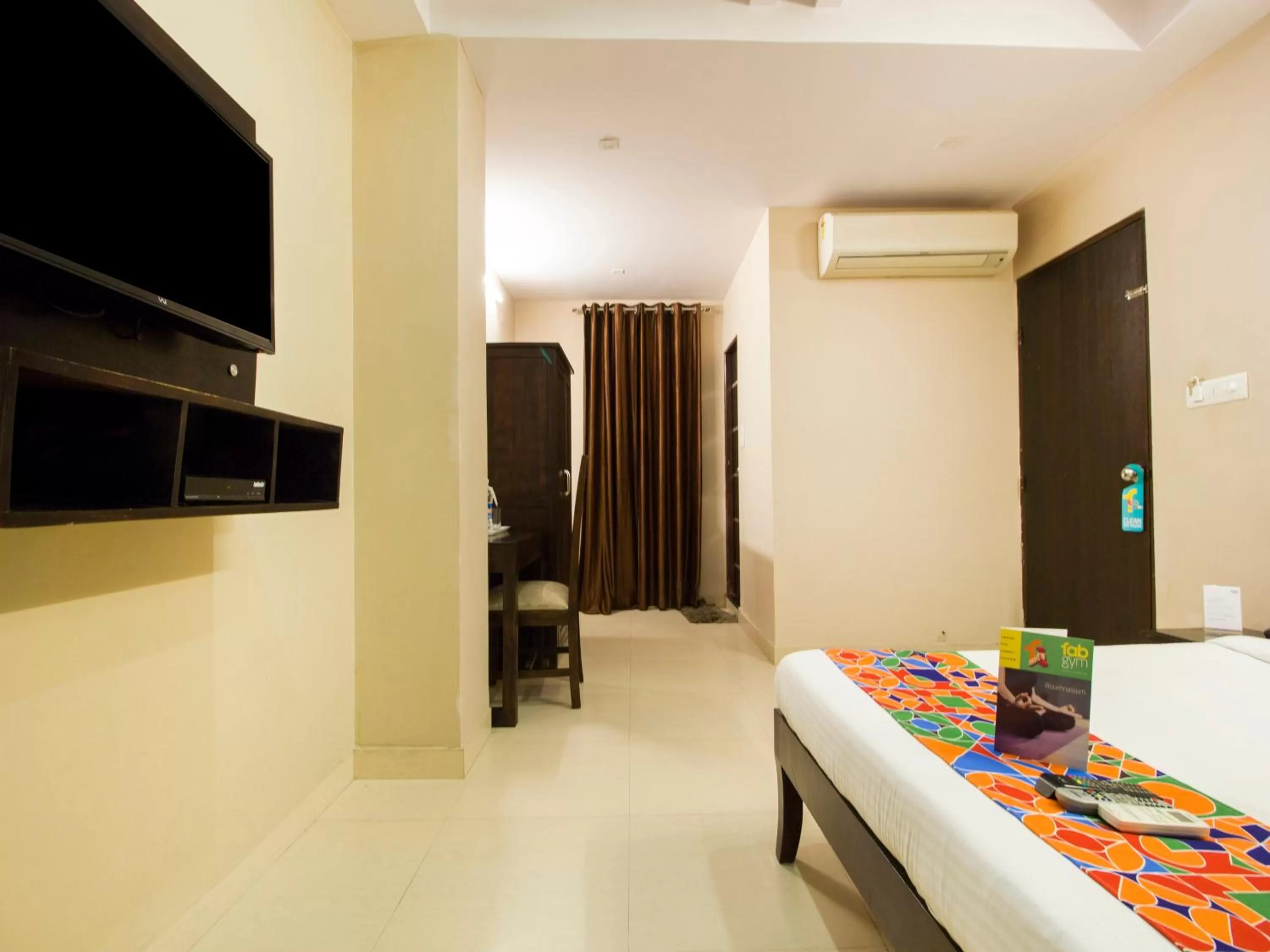 TV and multimedia, TV/Entertainment Center in FabExpress Travelers Lodge