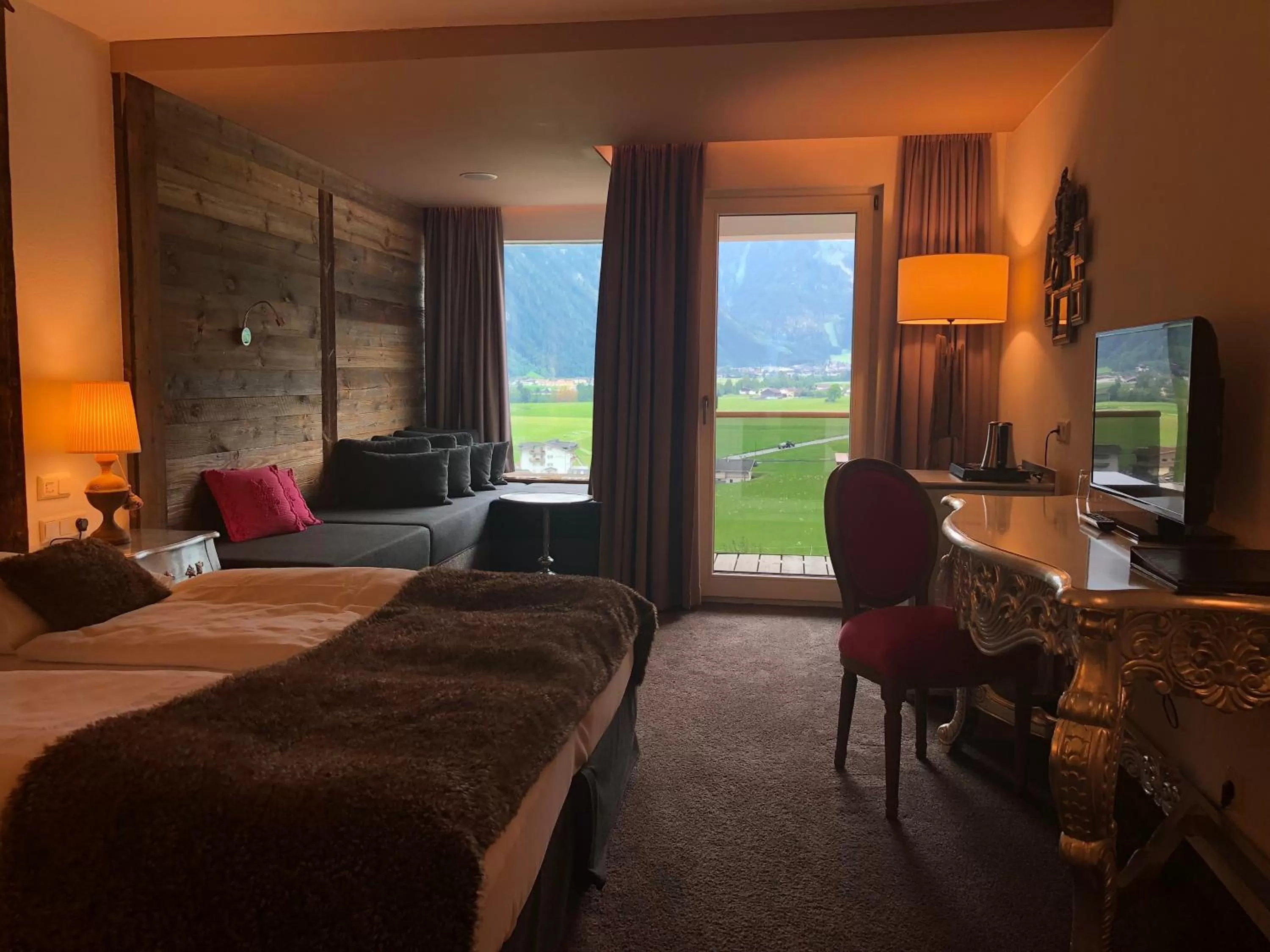 Bedroom, Bed in Alpenhotel Stefanie