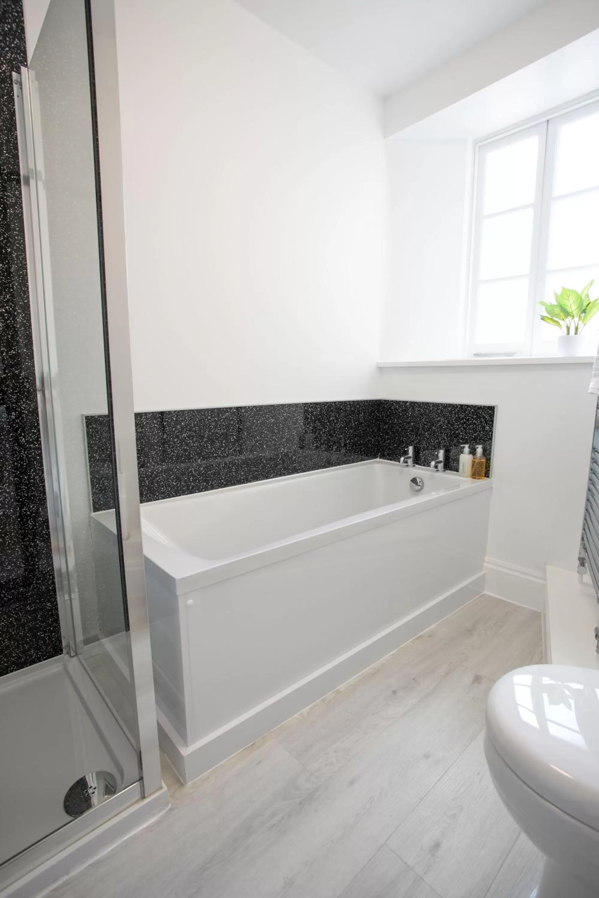 Bathroom in Park View R & R - Adult Only - Self-Catering - Free Parking - EV Point