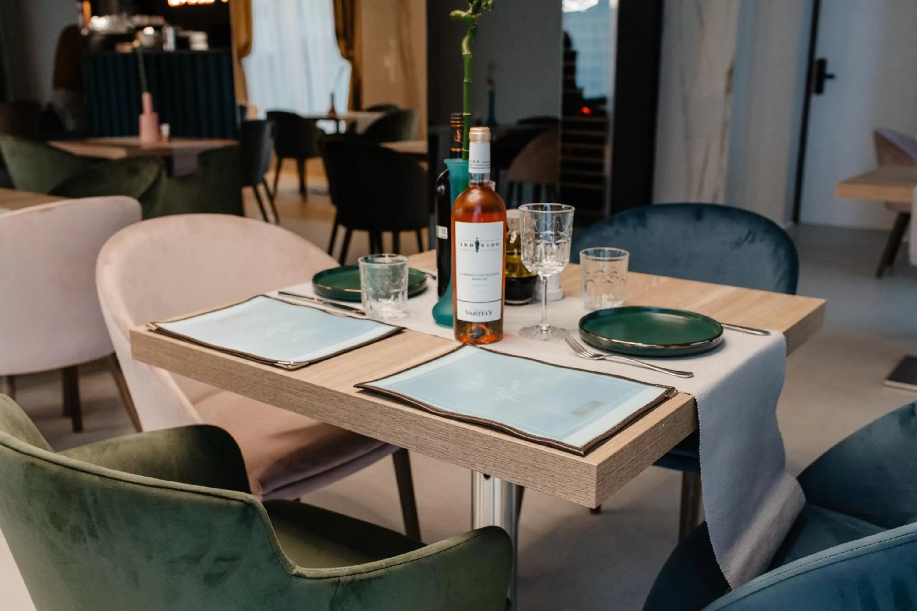 Restaurant/places to eat in Hotel Clipa