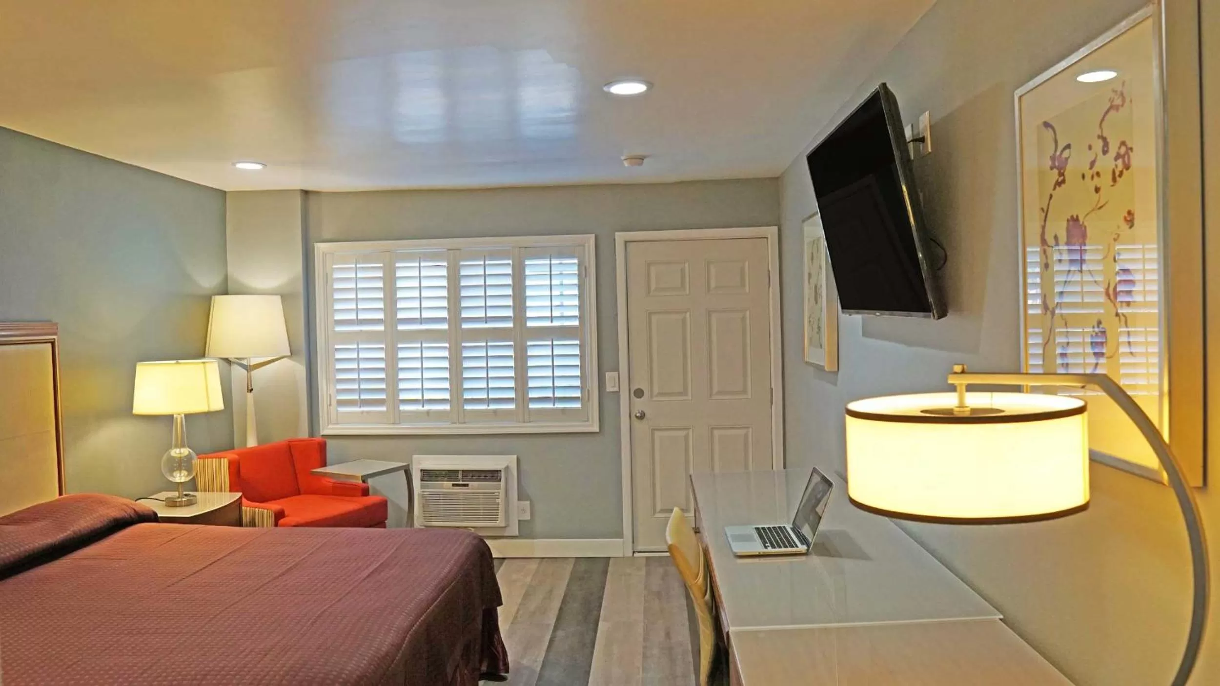 Bed in Del Mar Motel