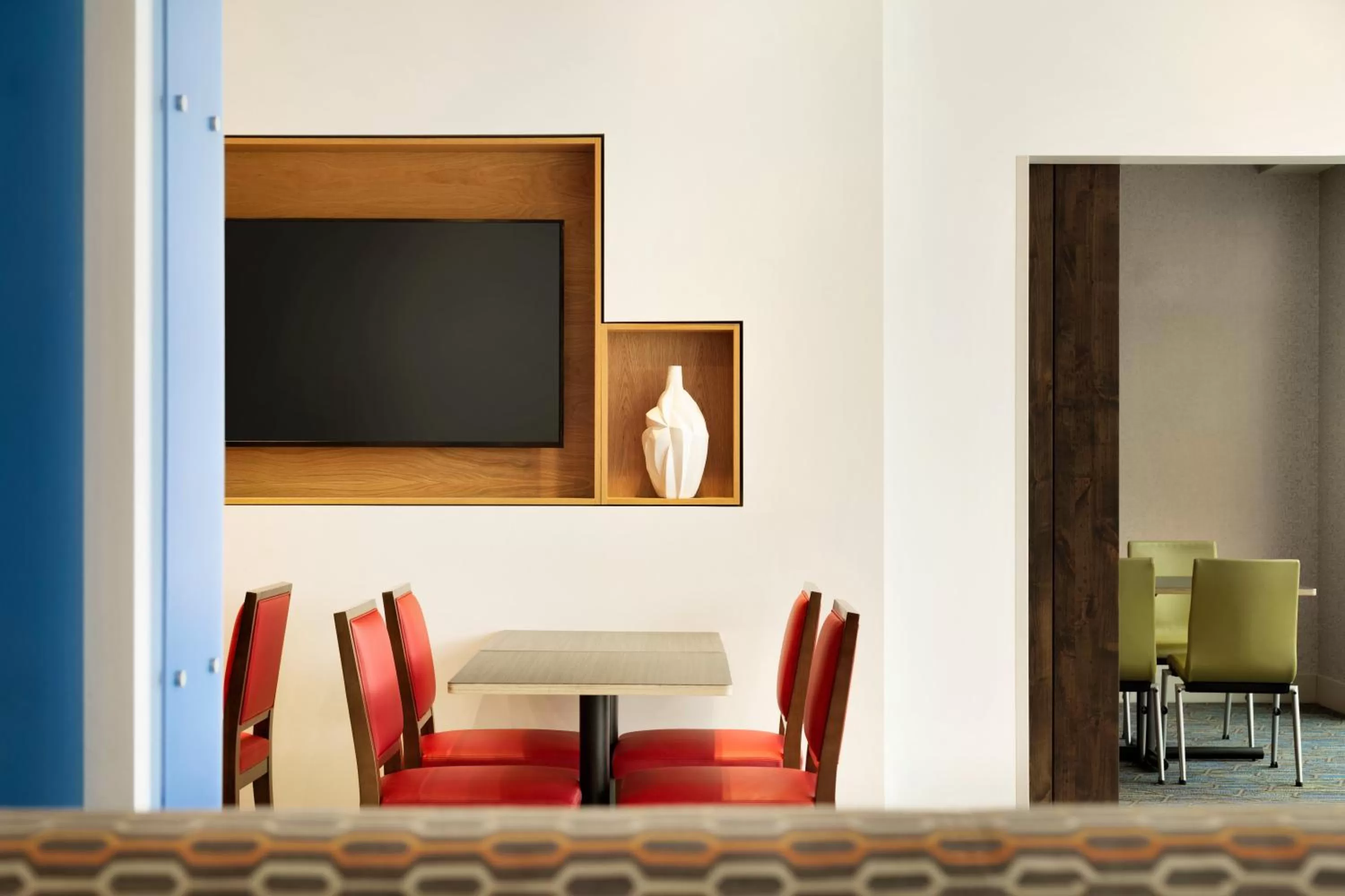 Breakfast in Holiday Inn Express & Suites Sioux City North - Event Center by IHG