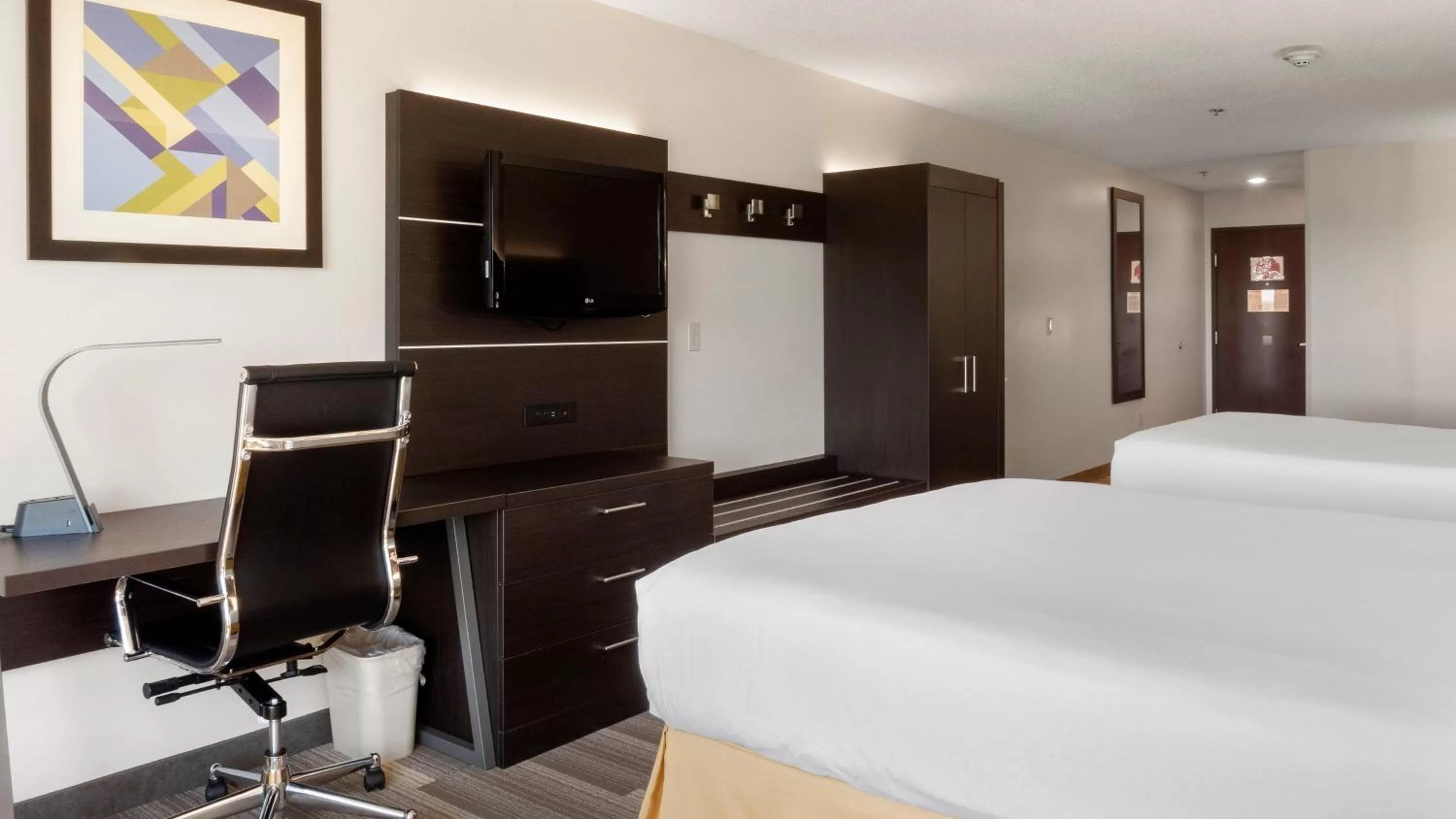 Photo of the whole room, Bed in Holiday Inn Express Hotel & Suites Newton Sparta by IHG