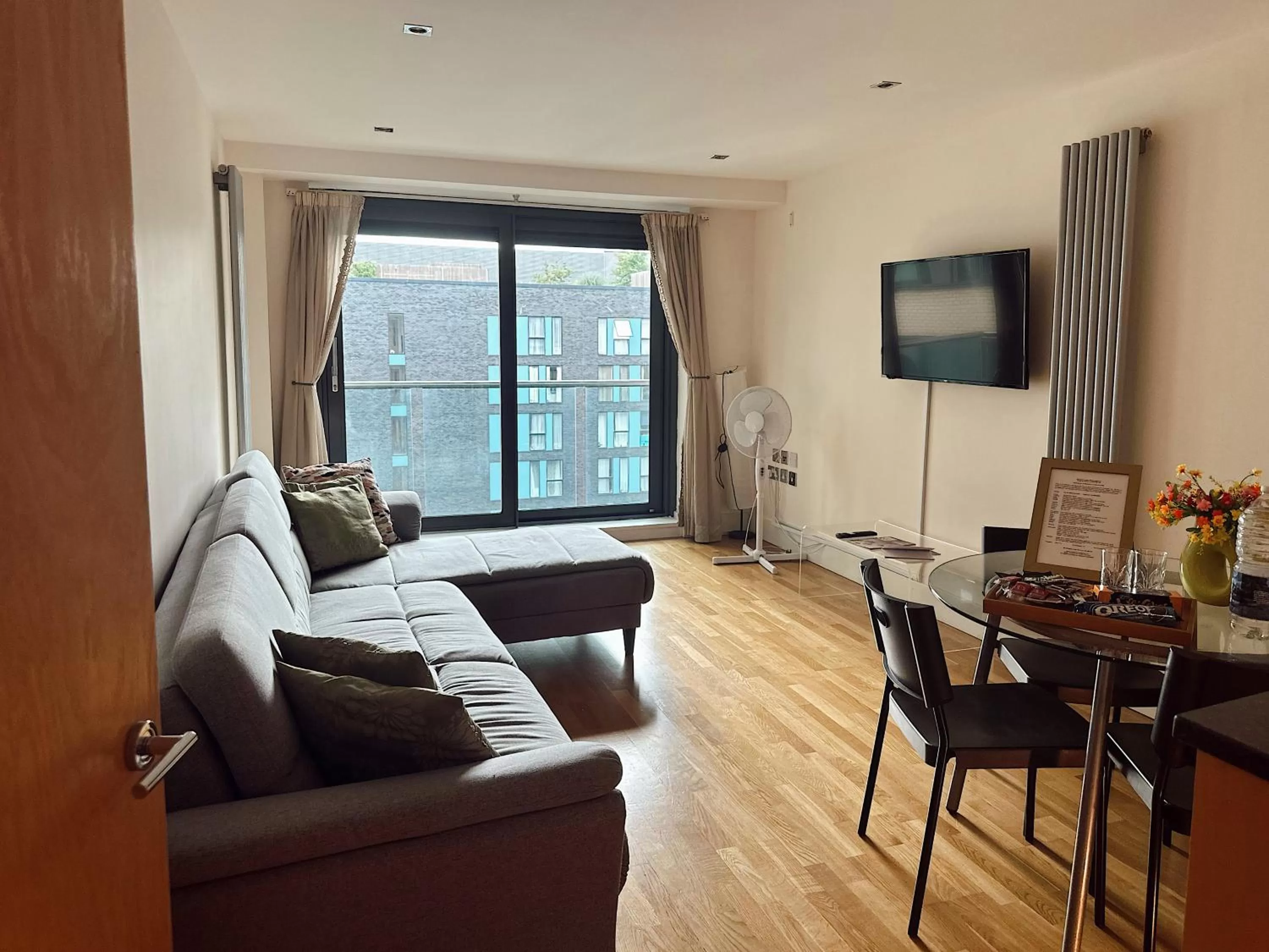 Living room in Canary Wharf - Luxury Apartments