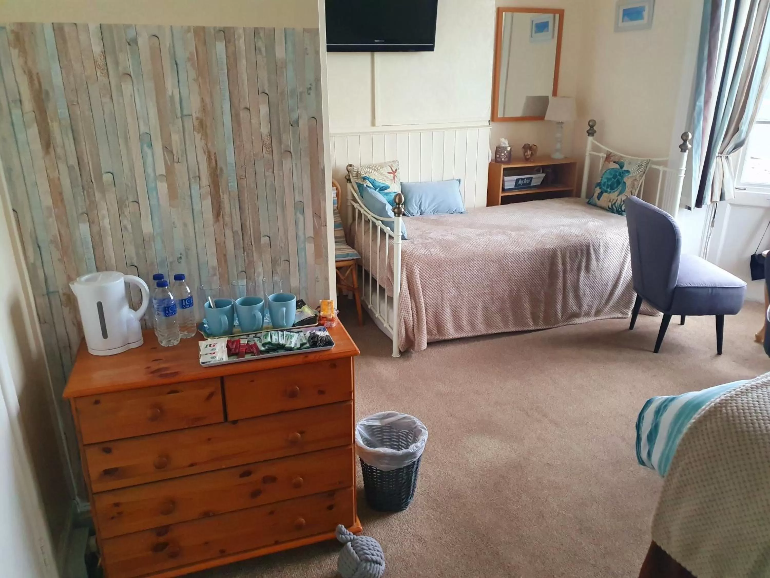 Decorative detail, Bed in Lyndale Guest House