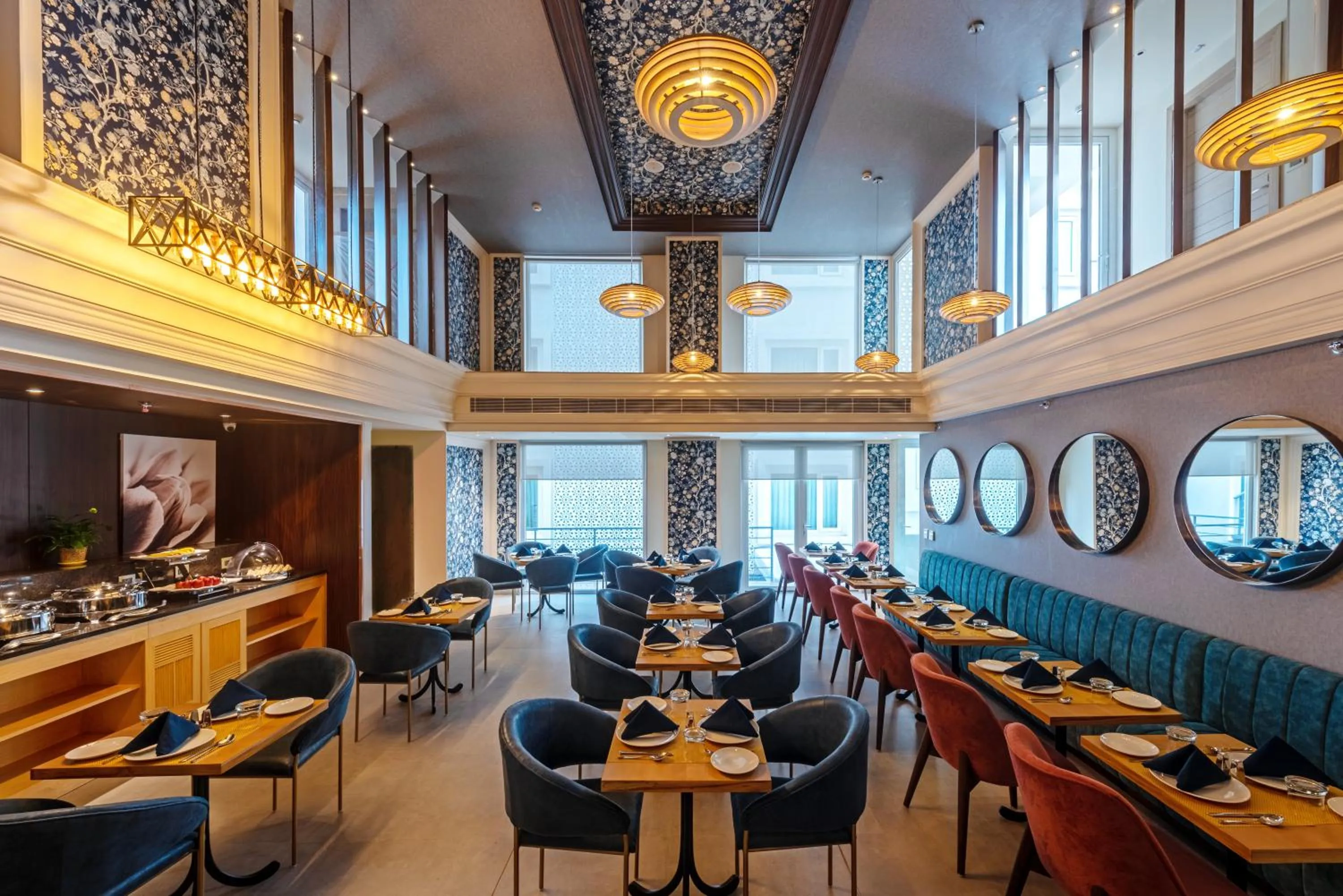 Restaurant/places to eat in Hotel Saket 27