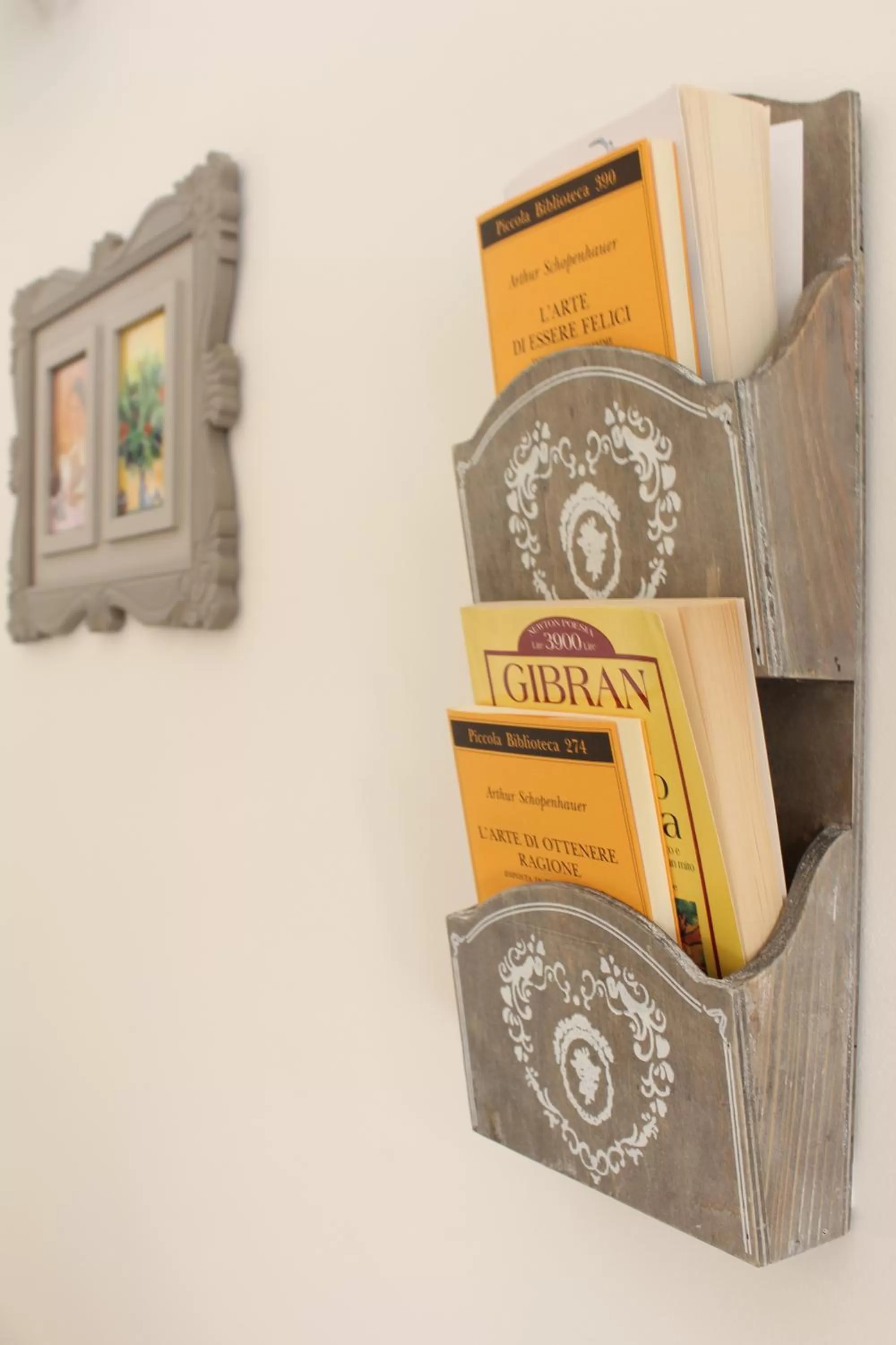 Photo of the whole room in Book and Bed