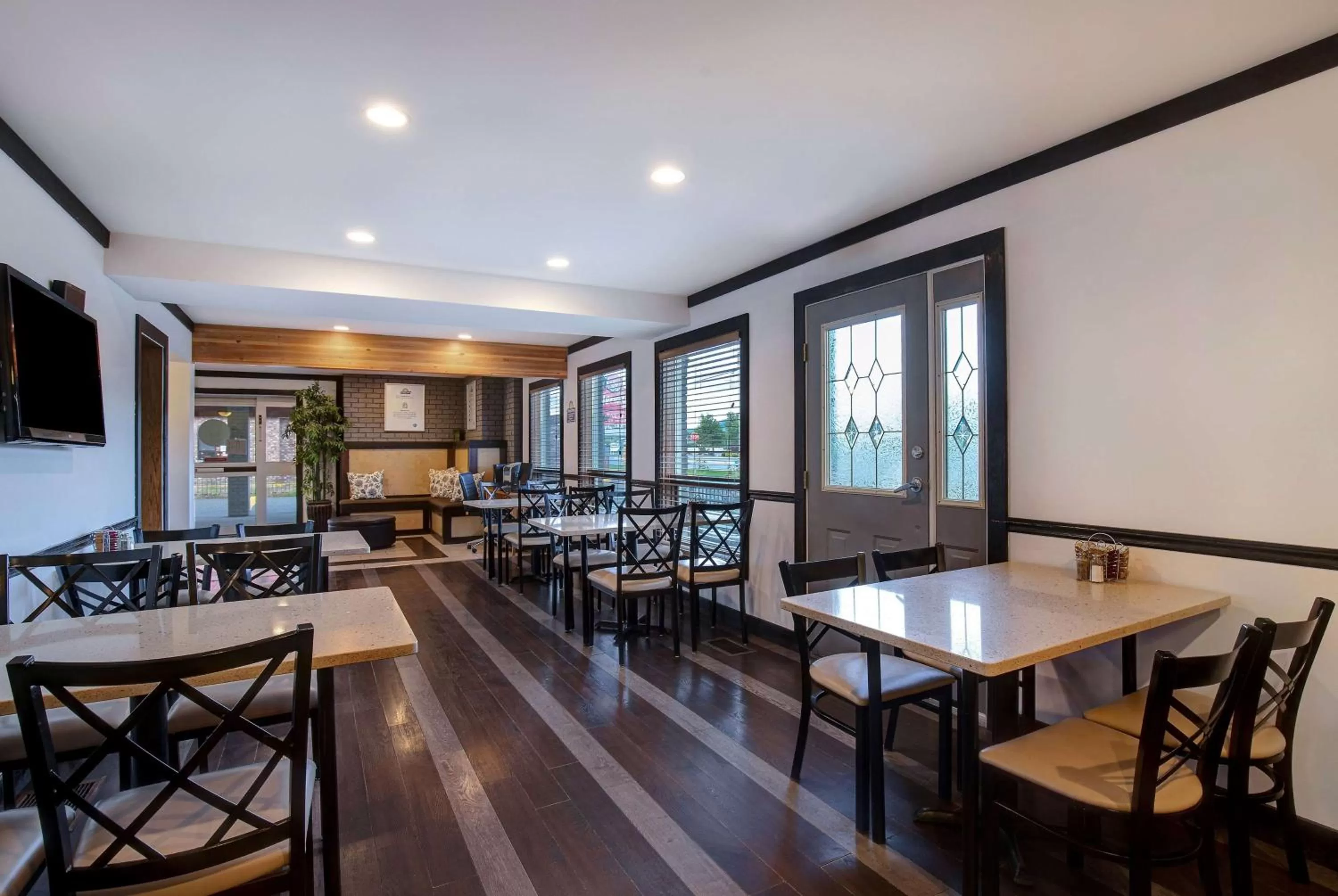 Lobby or reception in Days Inn by Wyndham Vernon