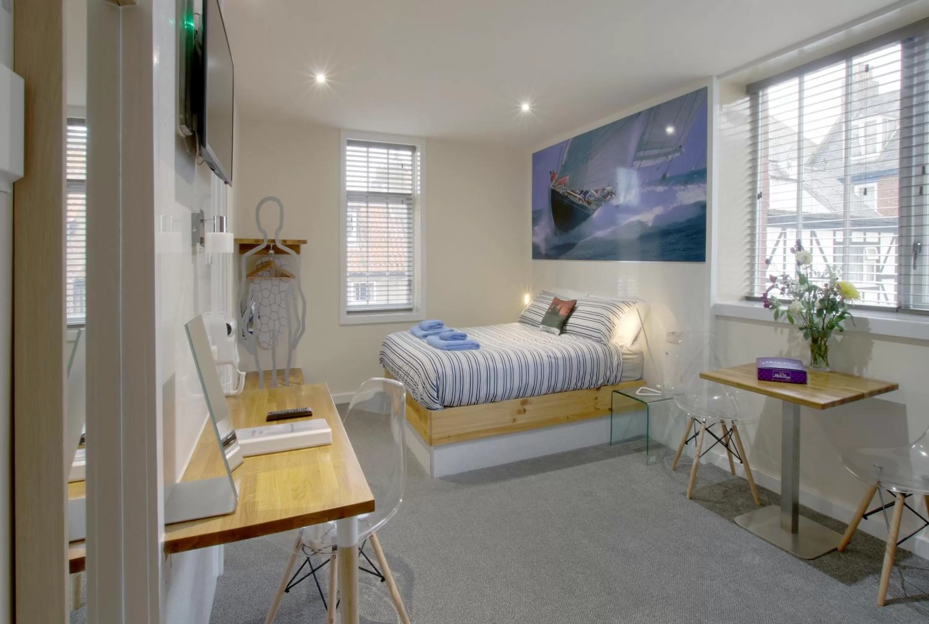 Photo of the whole room, Bed in Silver Street Suites