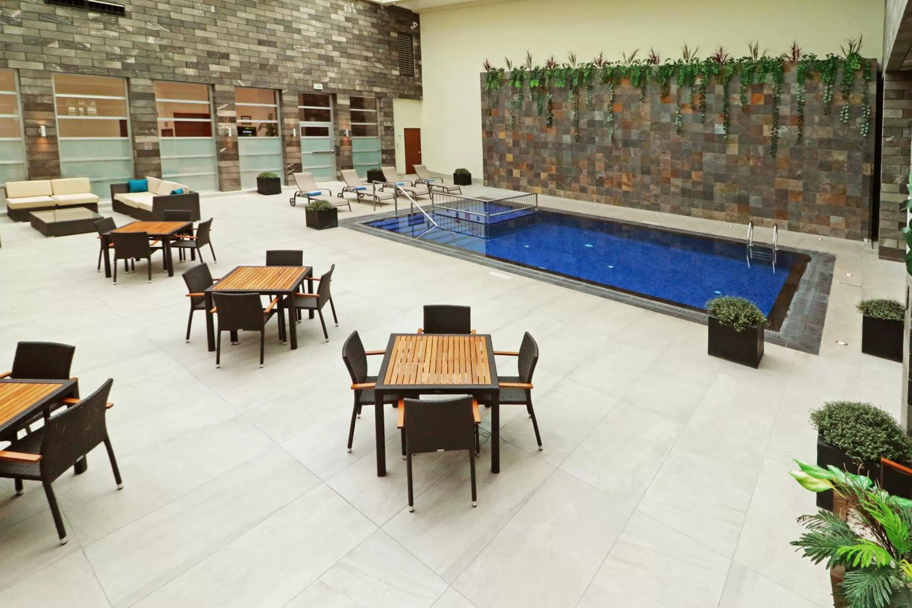 Swimming pool in Holiday Inn & Suites Plaza Mayor by IHG