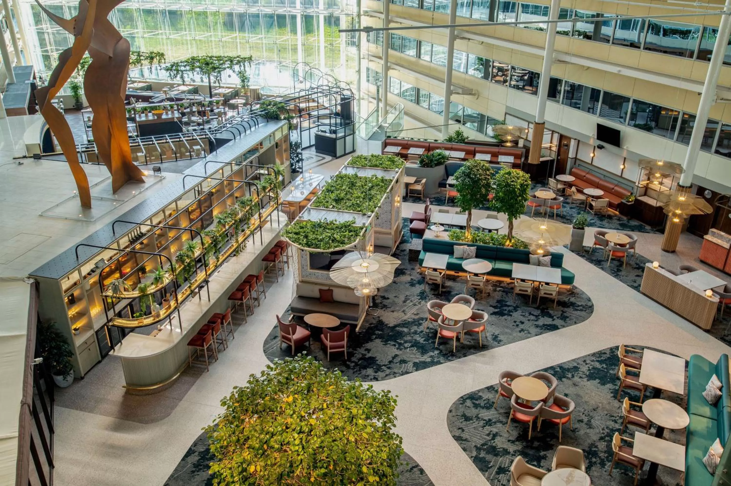 Lounge or bar in Hilton London Heathrow Airport