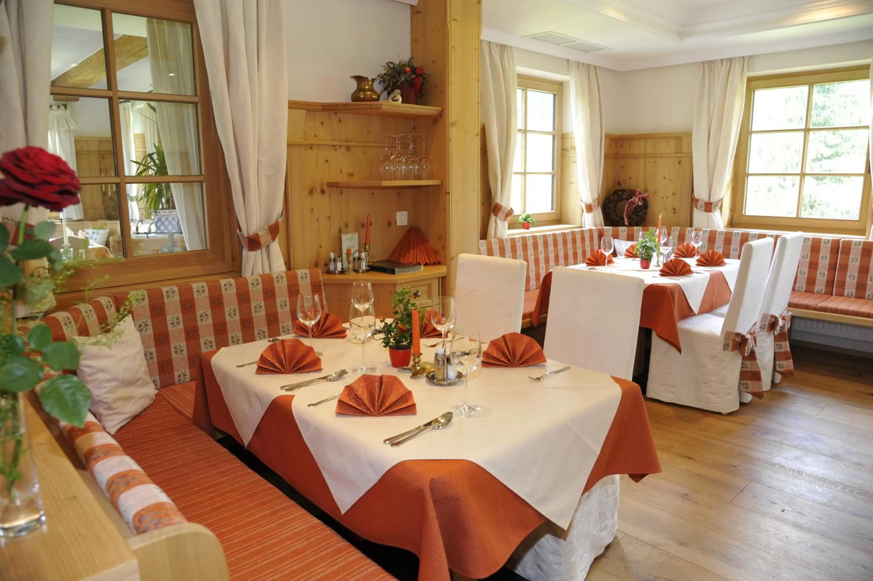 Restaurant/Places to Eat in Hotel Häuserl im Wald