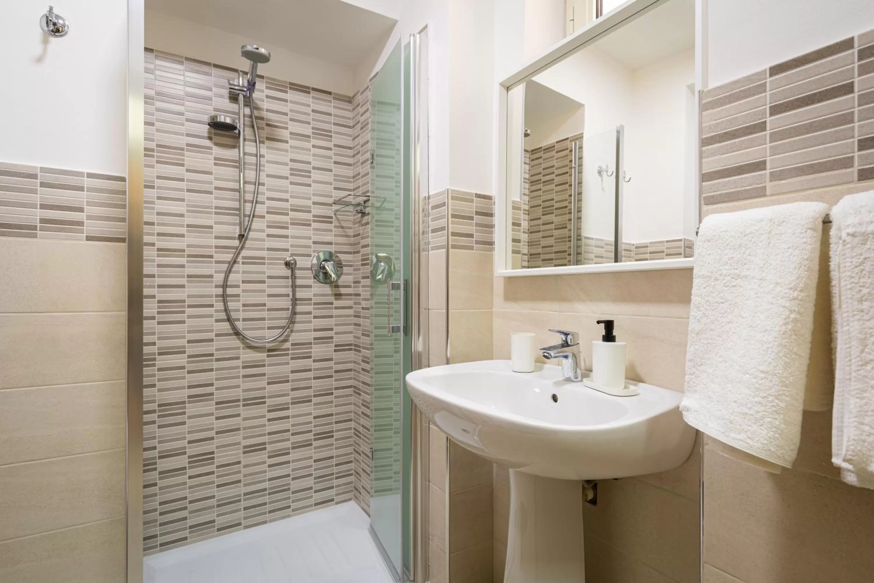 Bathroom in Open Sicily Residence - Central Apartments Near Quattro Canti
