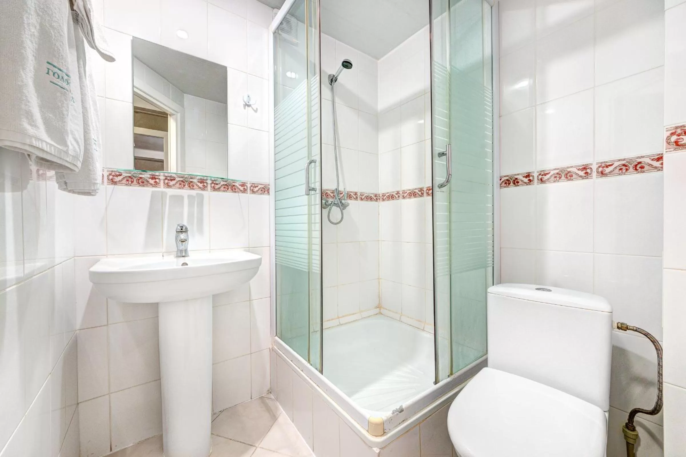 Shower in Holosiyvsky Hotel