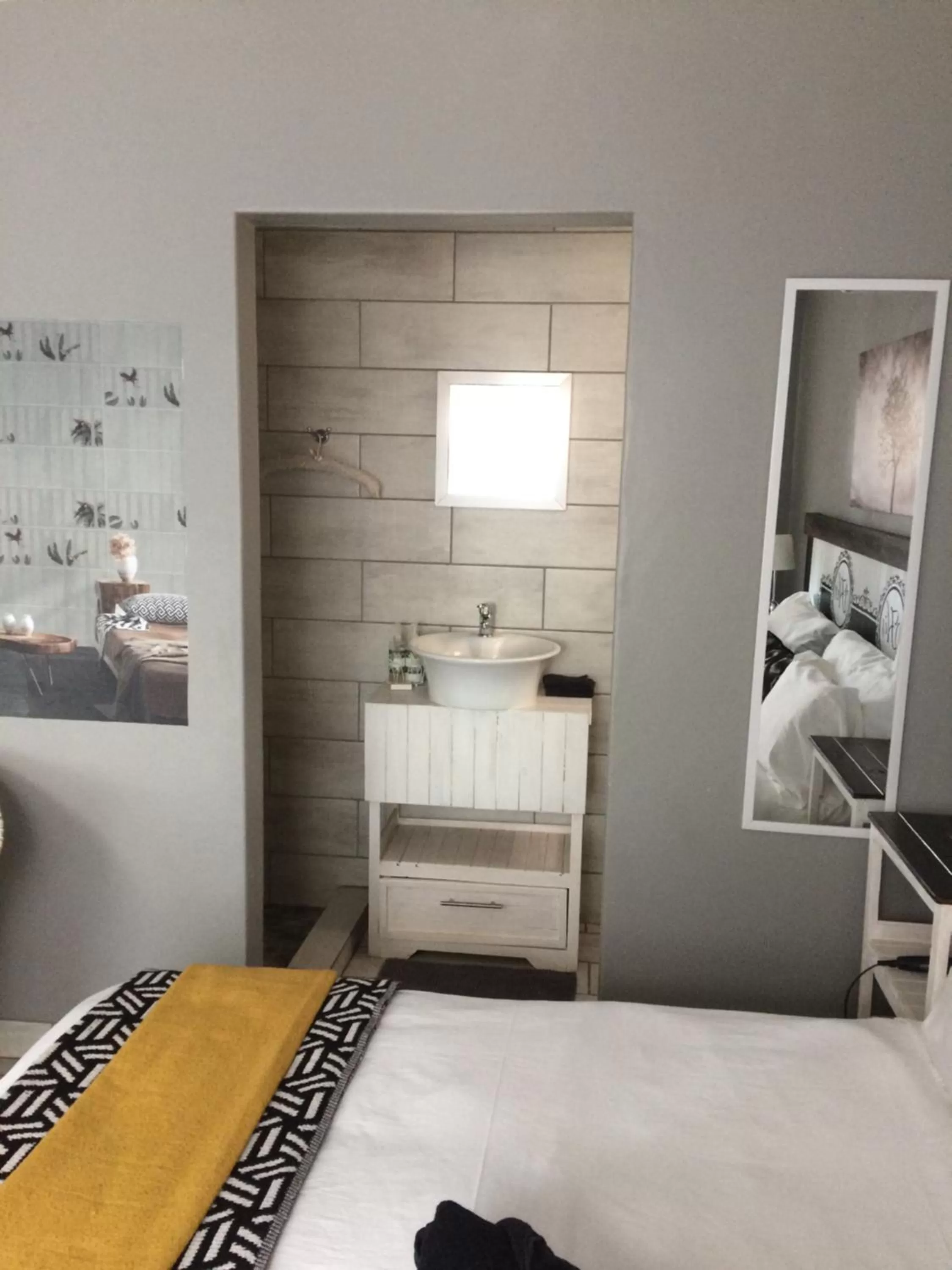 Bedroom, Bed in B&B 464 on 22nd Ave