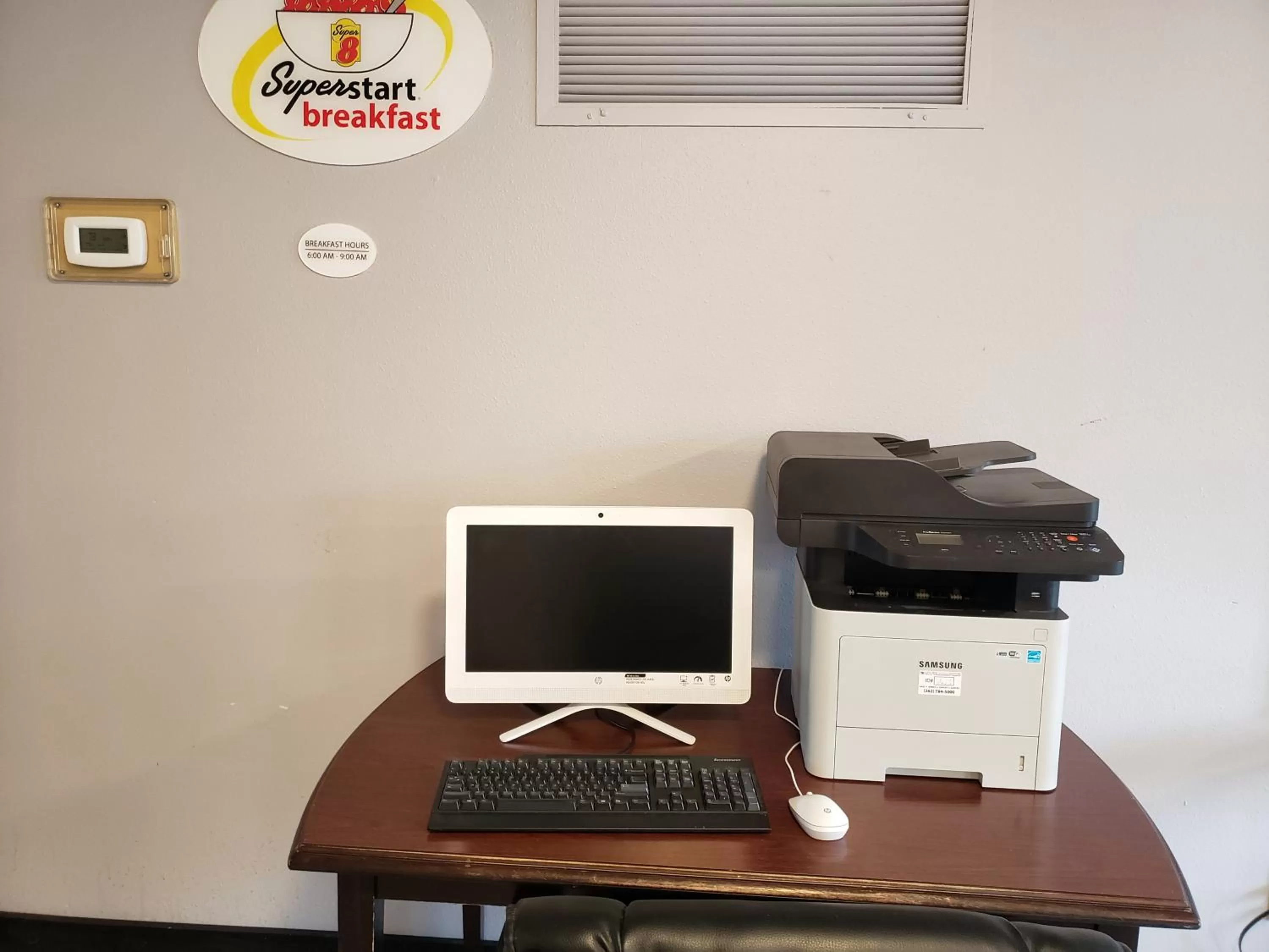 Business facilities in Super 8 by Wyndham Milwaukee Airport