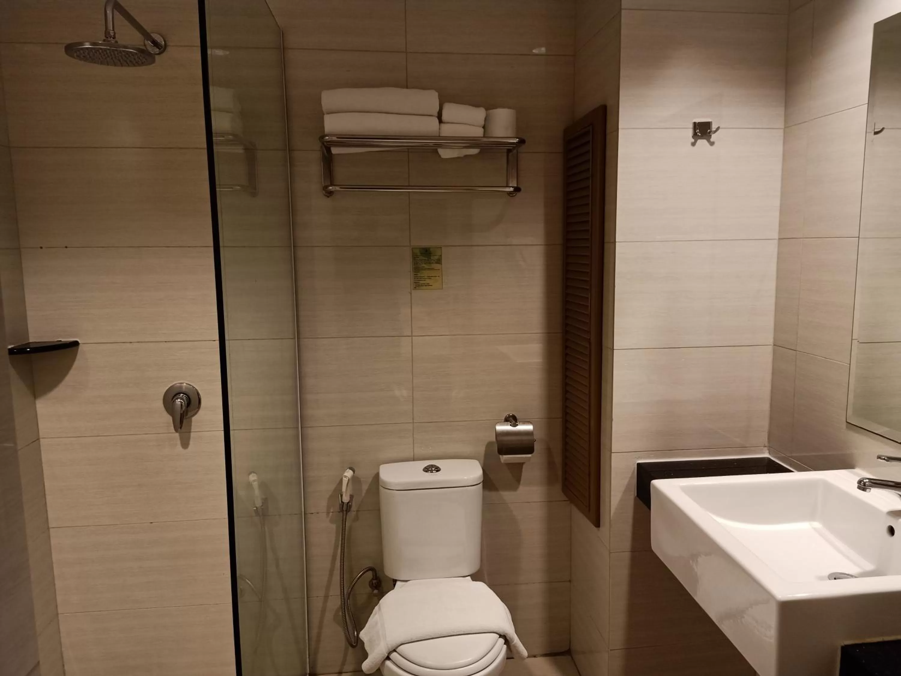 Toilet in Kinabalu Daya Hotel