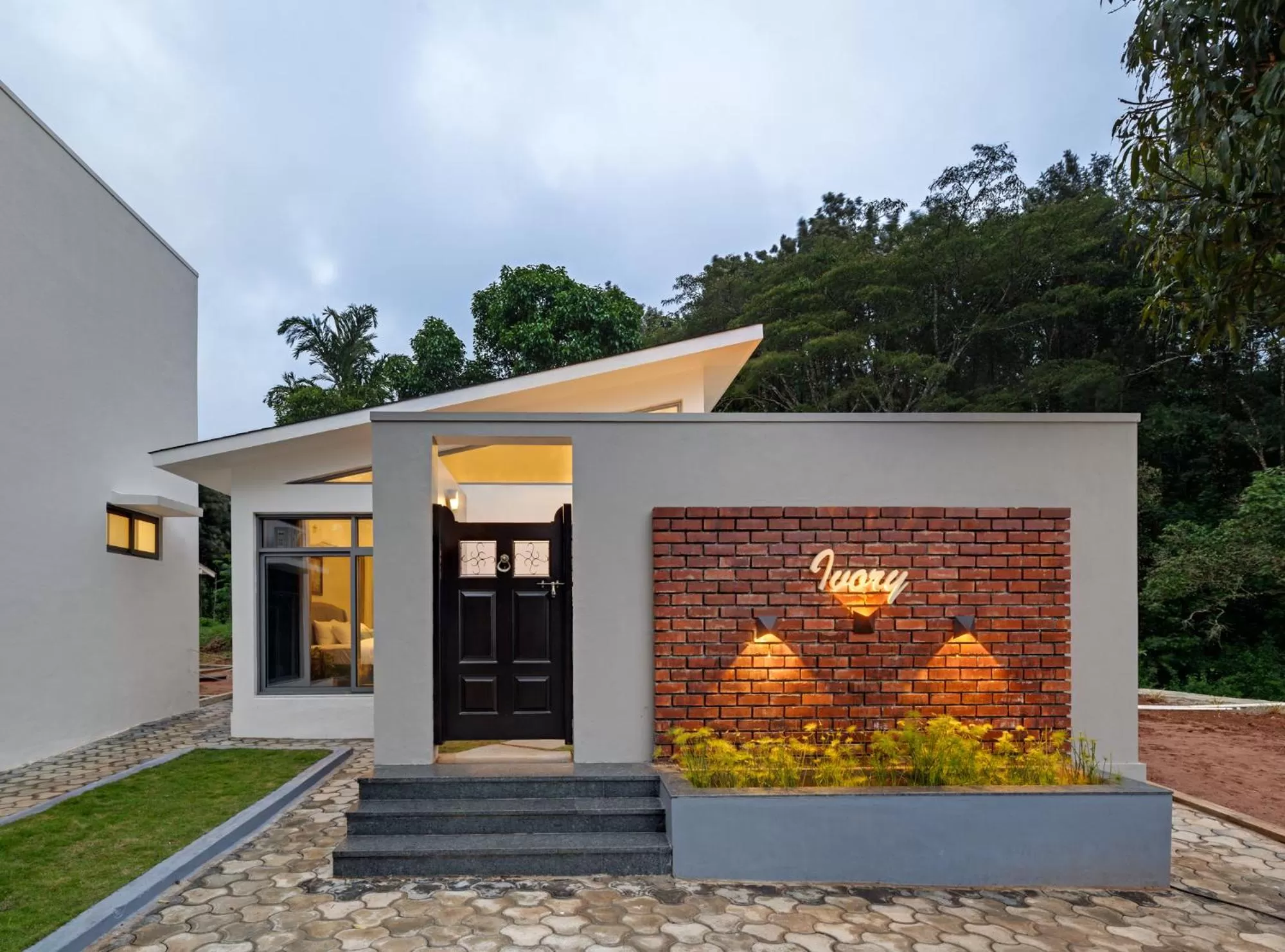 Facade/entrance in Vismita County