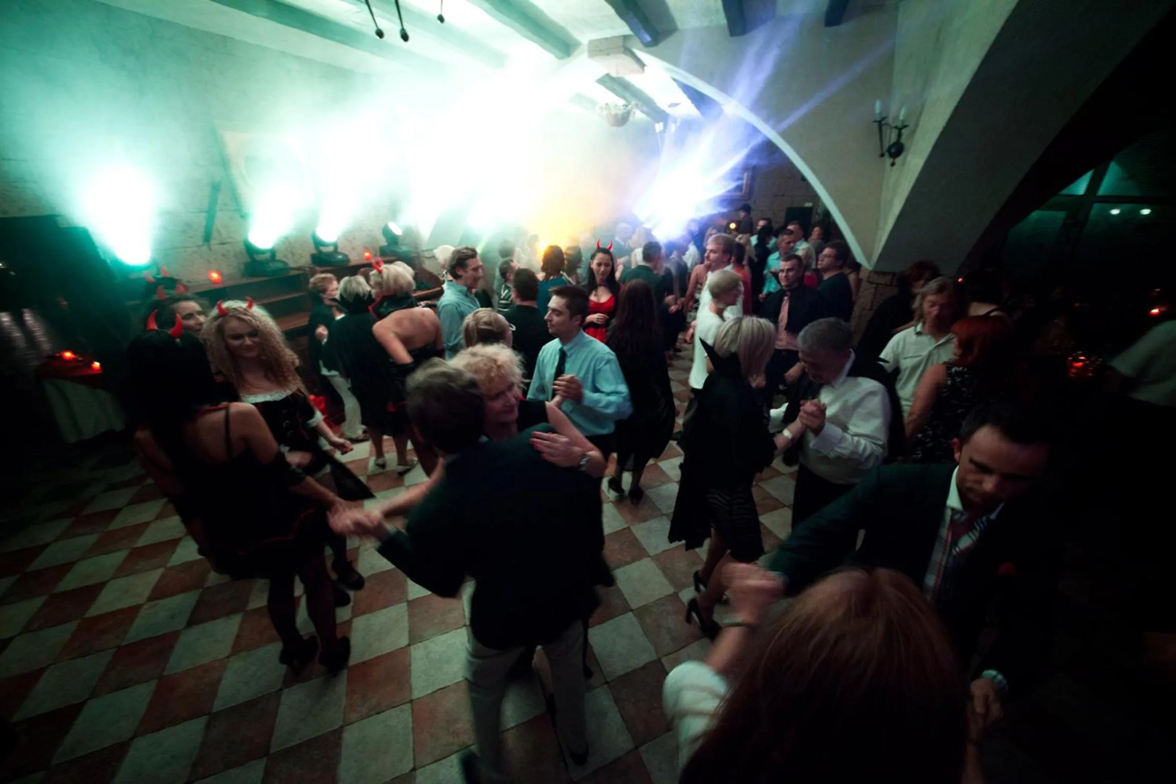 Restaurant/places to eat in House of Dracula Hotel