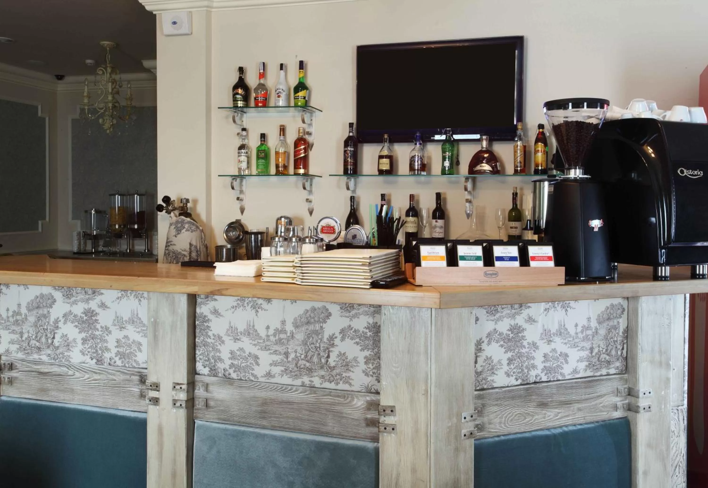 Lounge or bar in Royal Olympic Hotel