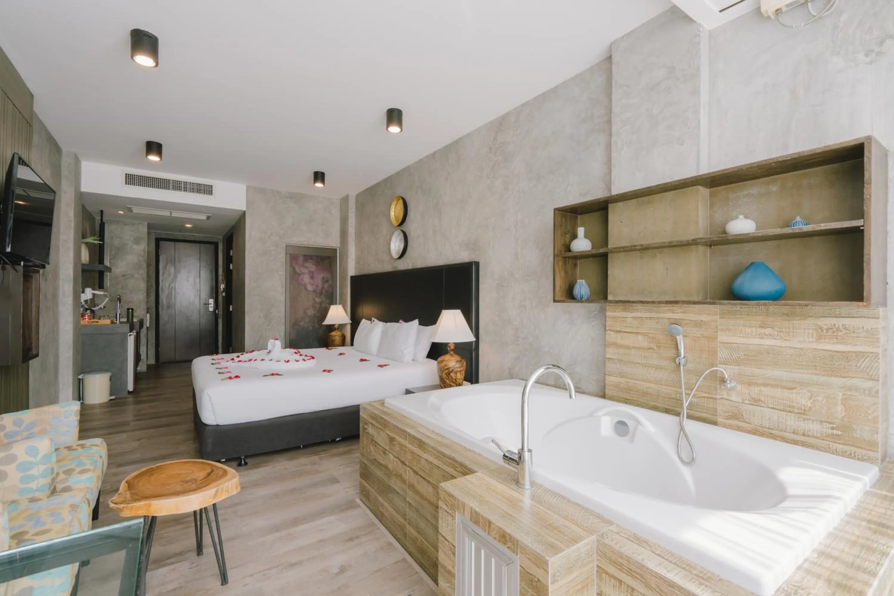 Bed in Patong Signature Boutique Hotel