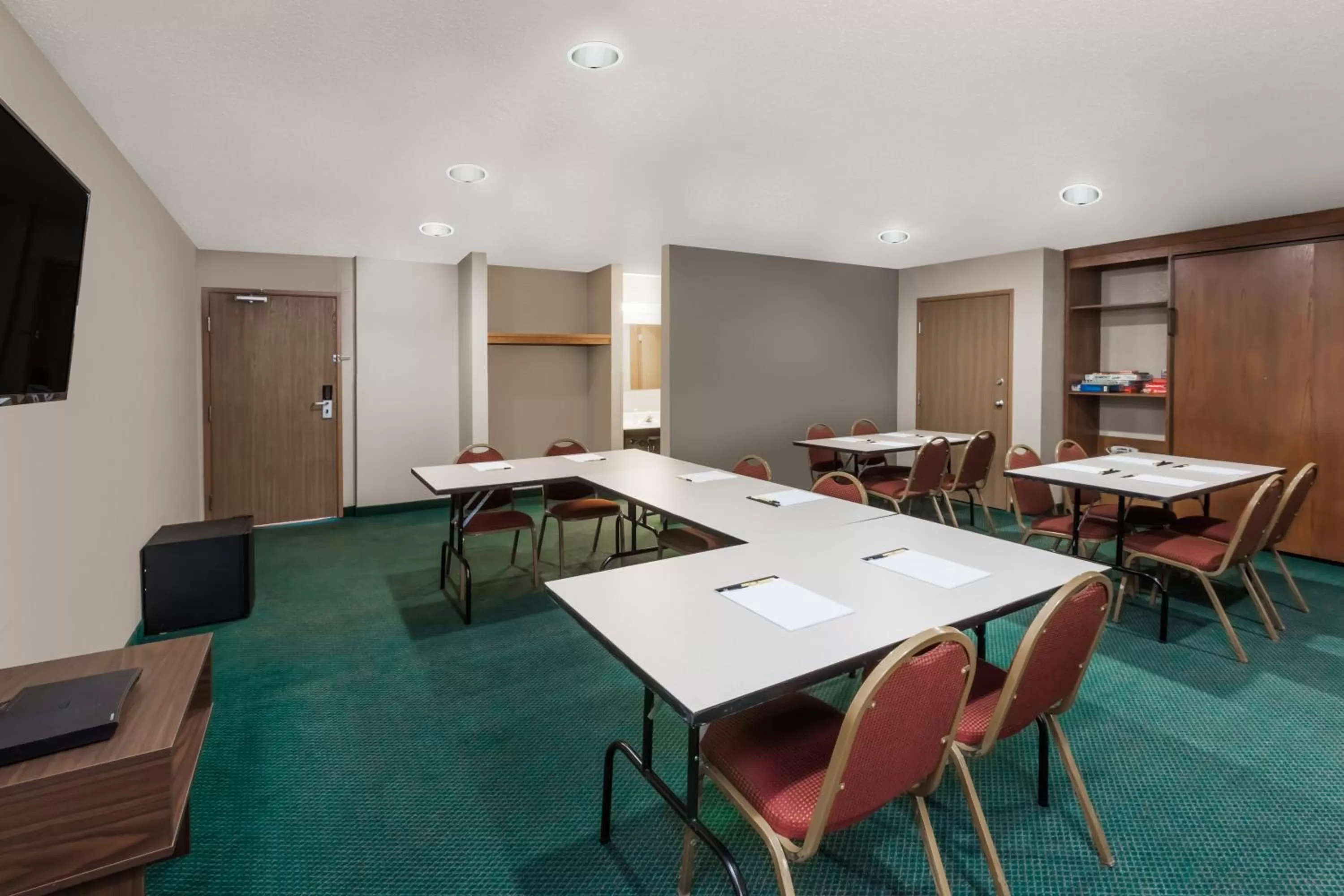 Meeting/conference room in Super 8 by Wyndham Ionia MI