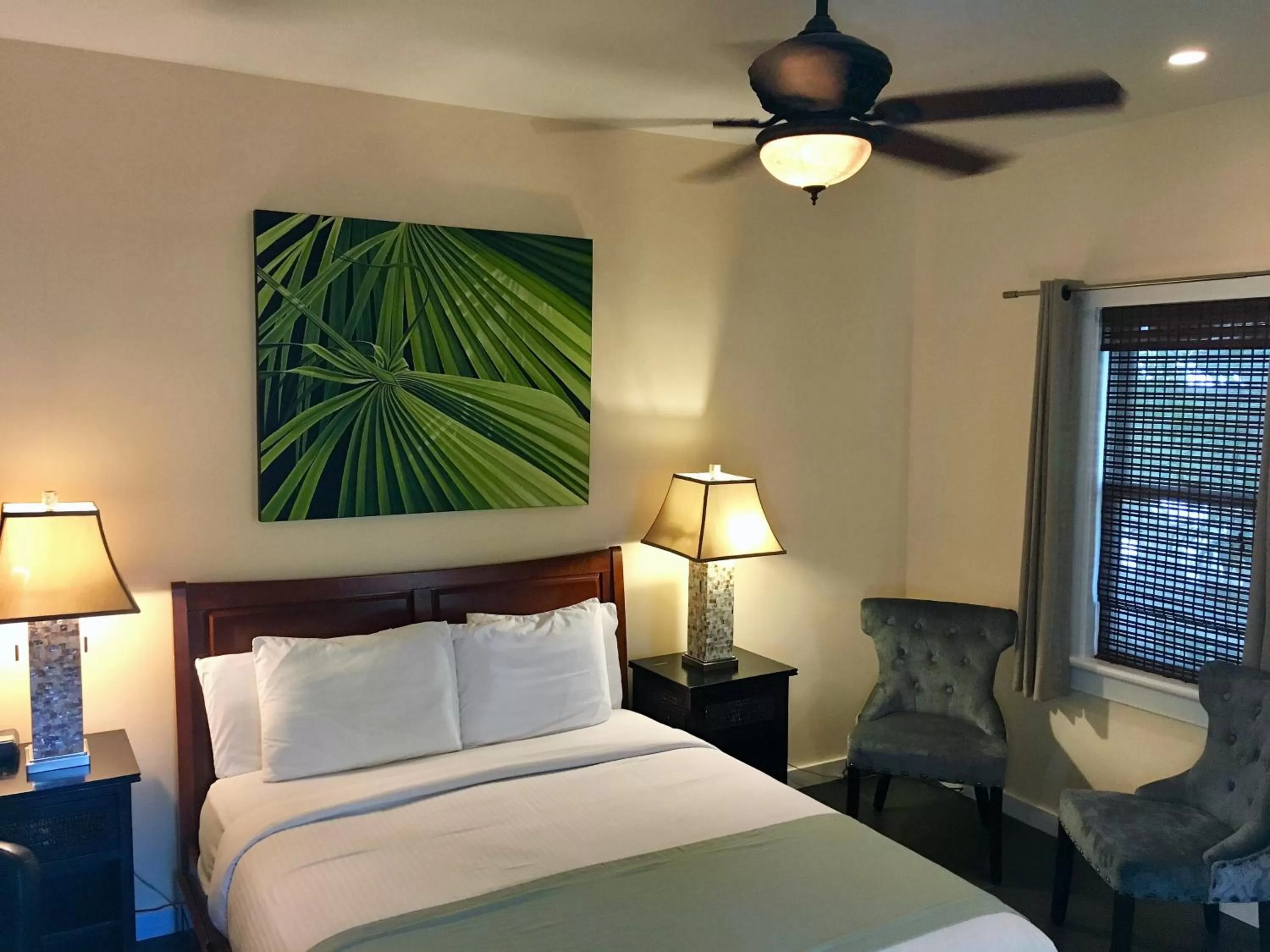 Photo of the whole room, Bed in Douglas House