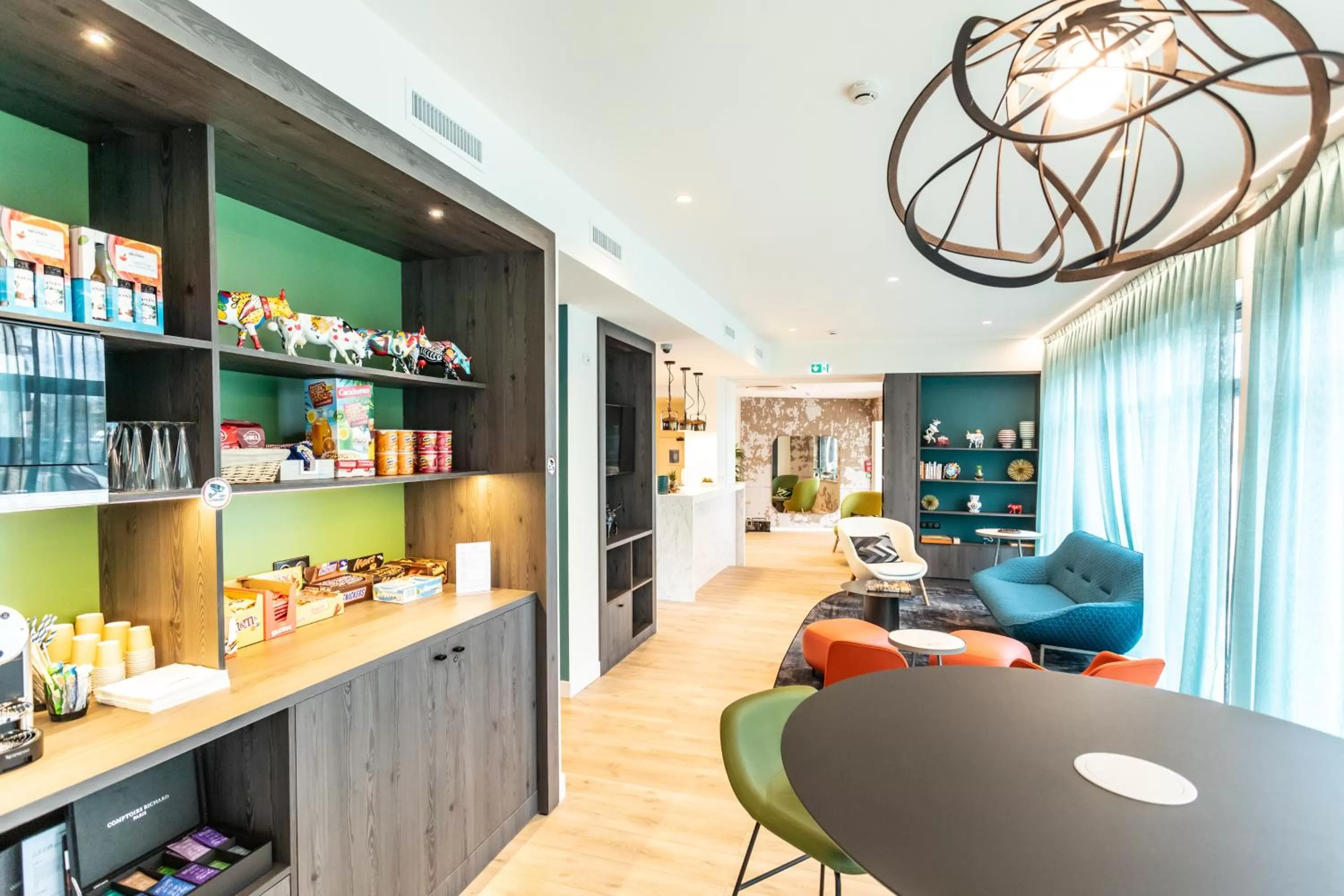 Lobby or reception in Hôtel The Originals City Le Berry - proche centre-ville - Gare - parking - recharge véhicule