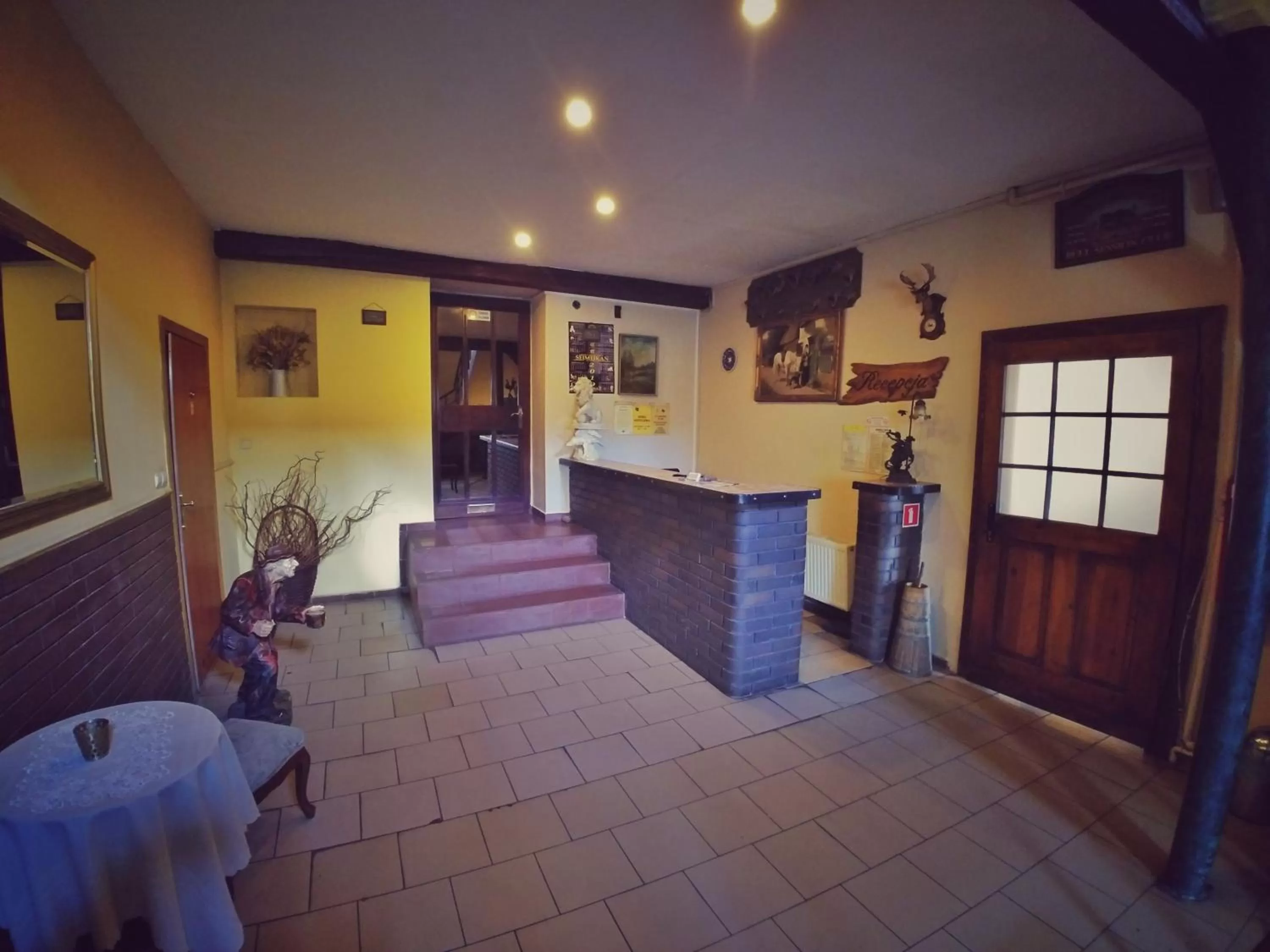 Lobby/Reception in Hotel Komfort Inn - Dwór Hubertus