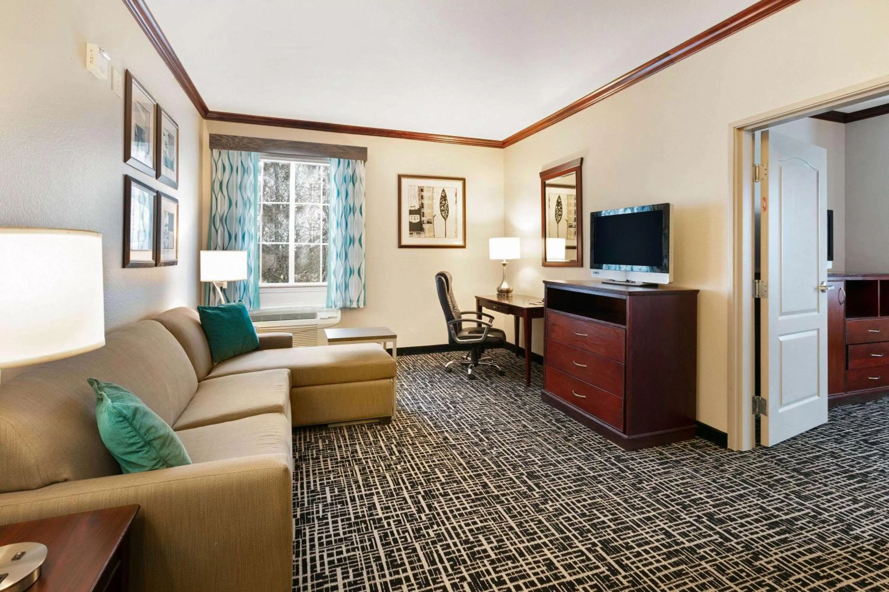 Photo of the whole room in La Quinta by Wyndham Lindale