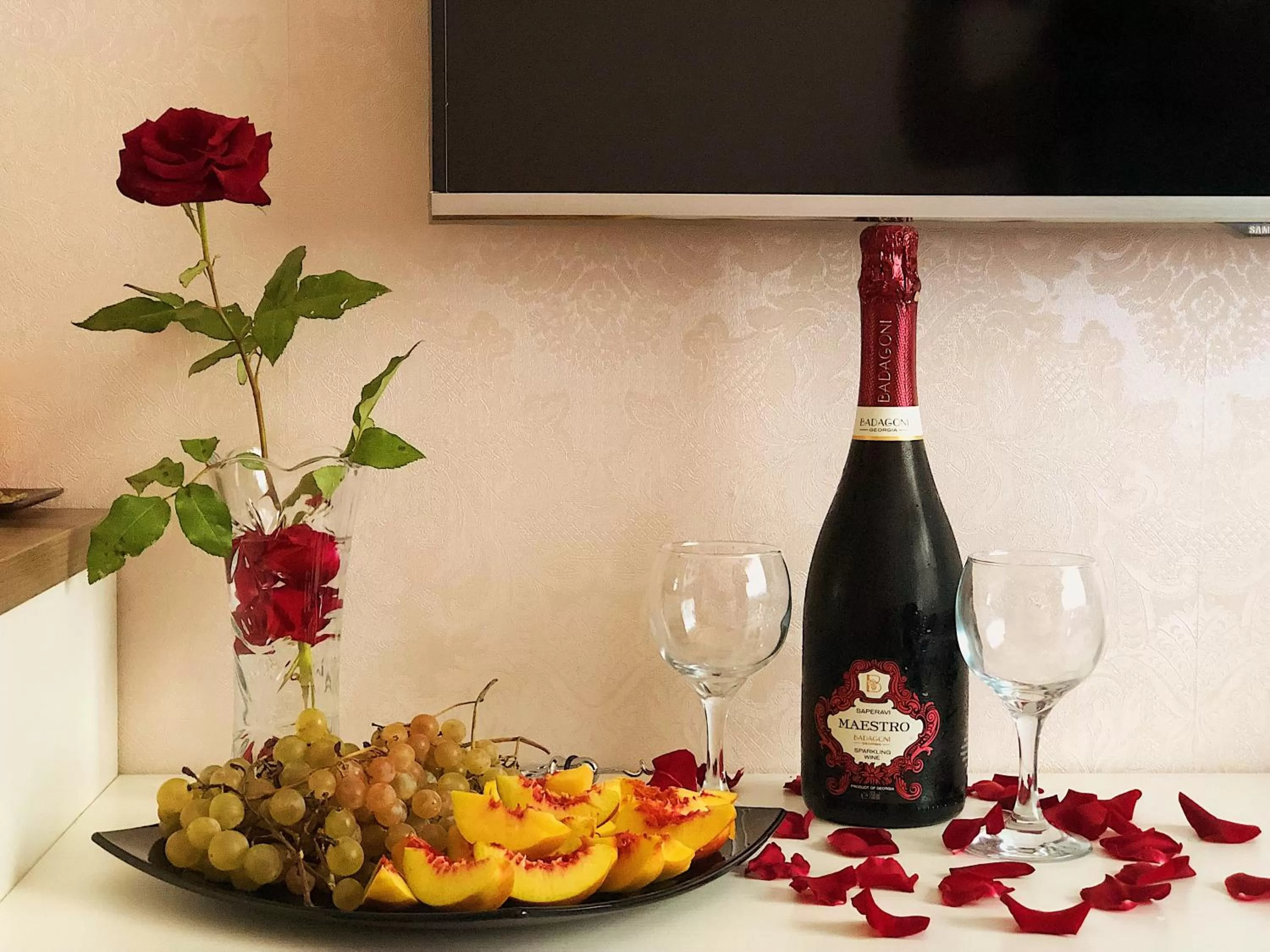 TV and multimedia in English Home Hotel Tbilisi