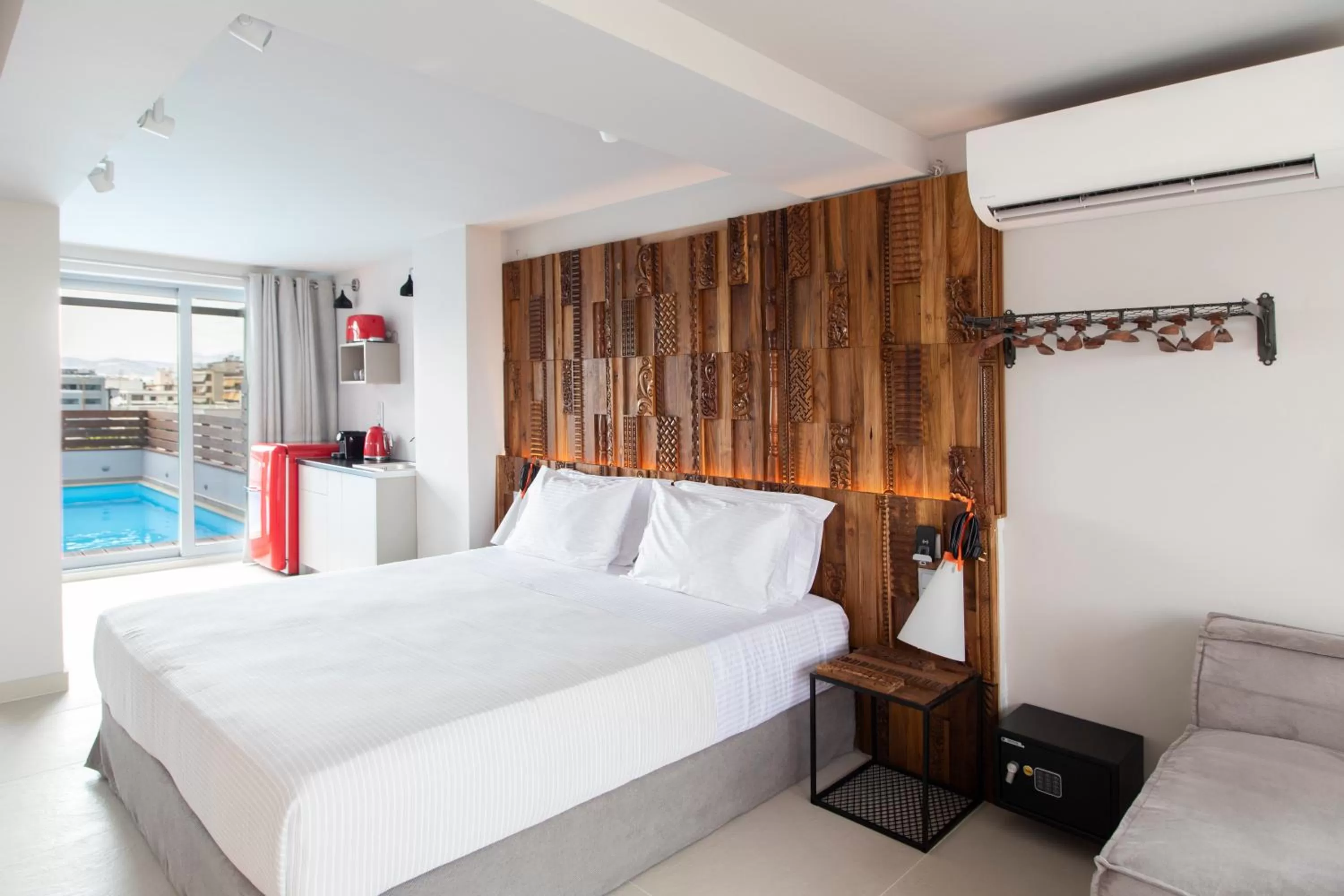 Photo of the whole room in Bespoke House Athens