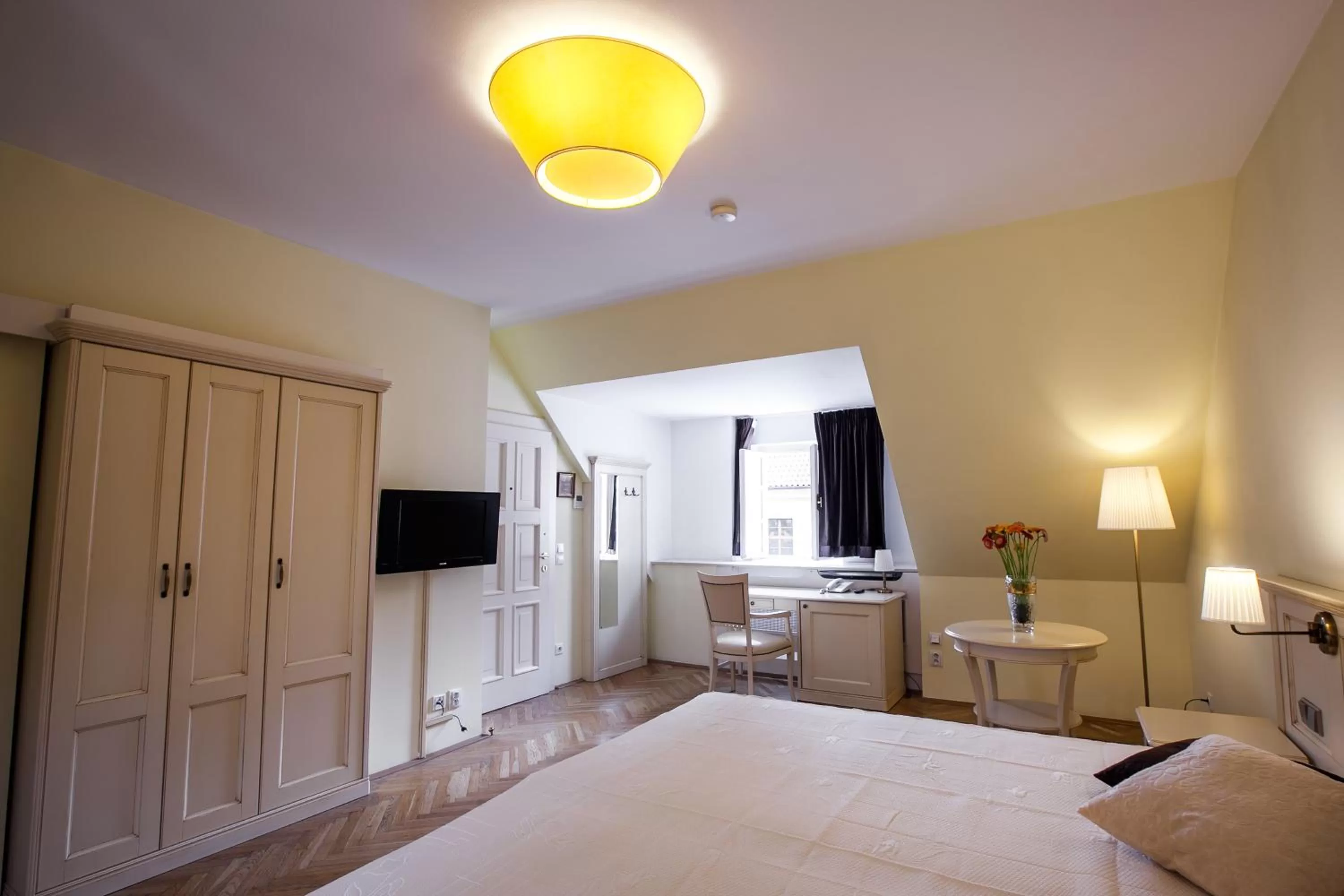 Street view, Bed in Tyn Yard Residence