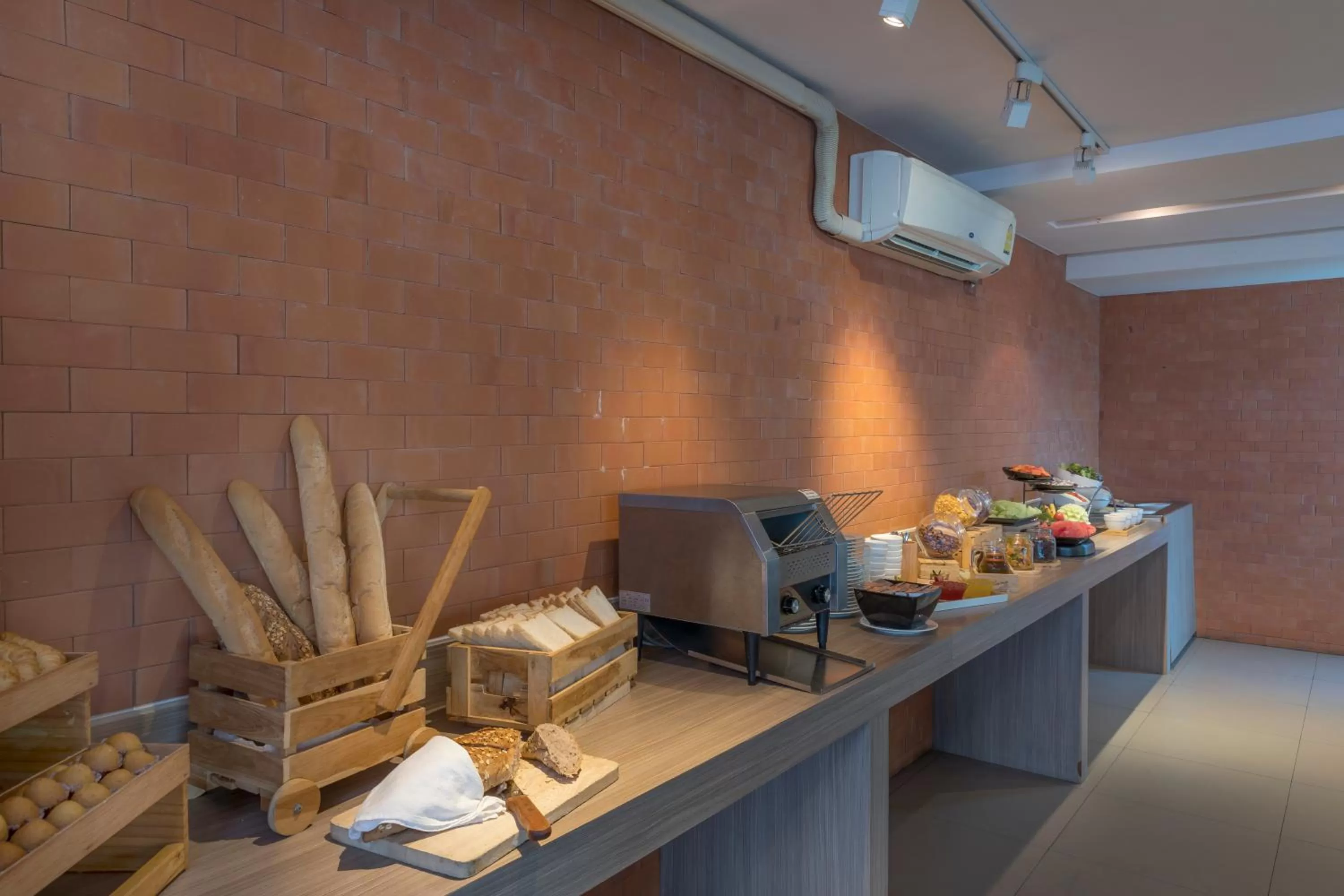 Restaurant/places to eat in Travelodge Pattaya