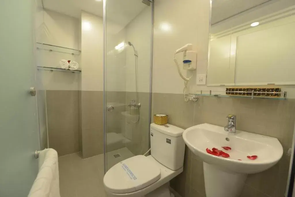 Deluxe Double Room in Hanoi Holiday Hotel Deluxe Double Room in Hanoi Holiday Hotel