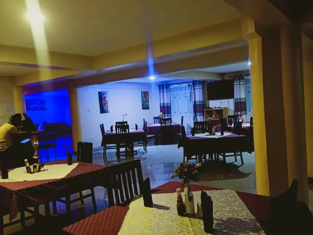Restaurant/Places to Eat in Acactus Hotel