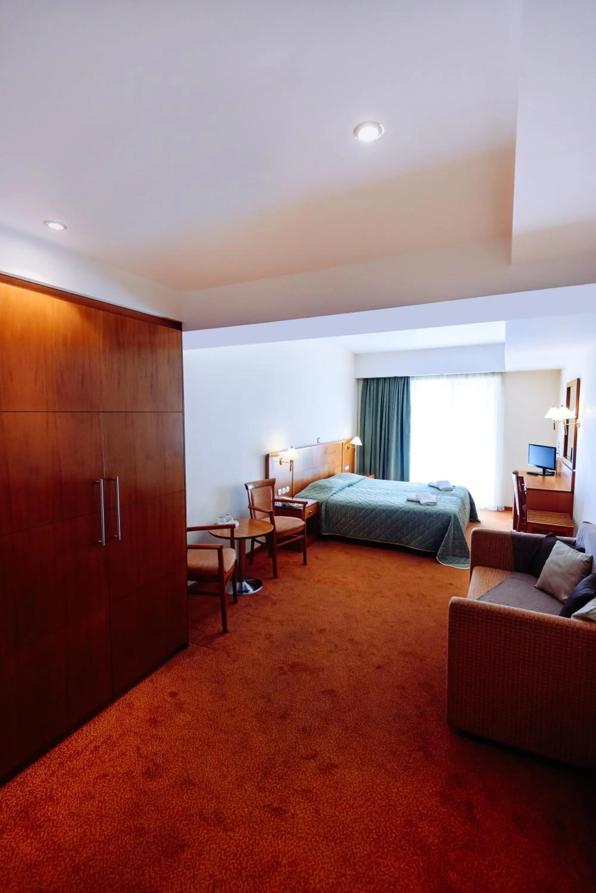 Photo of the whole room, Bed in Athens Mirabello