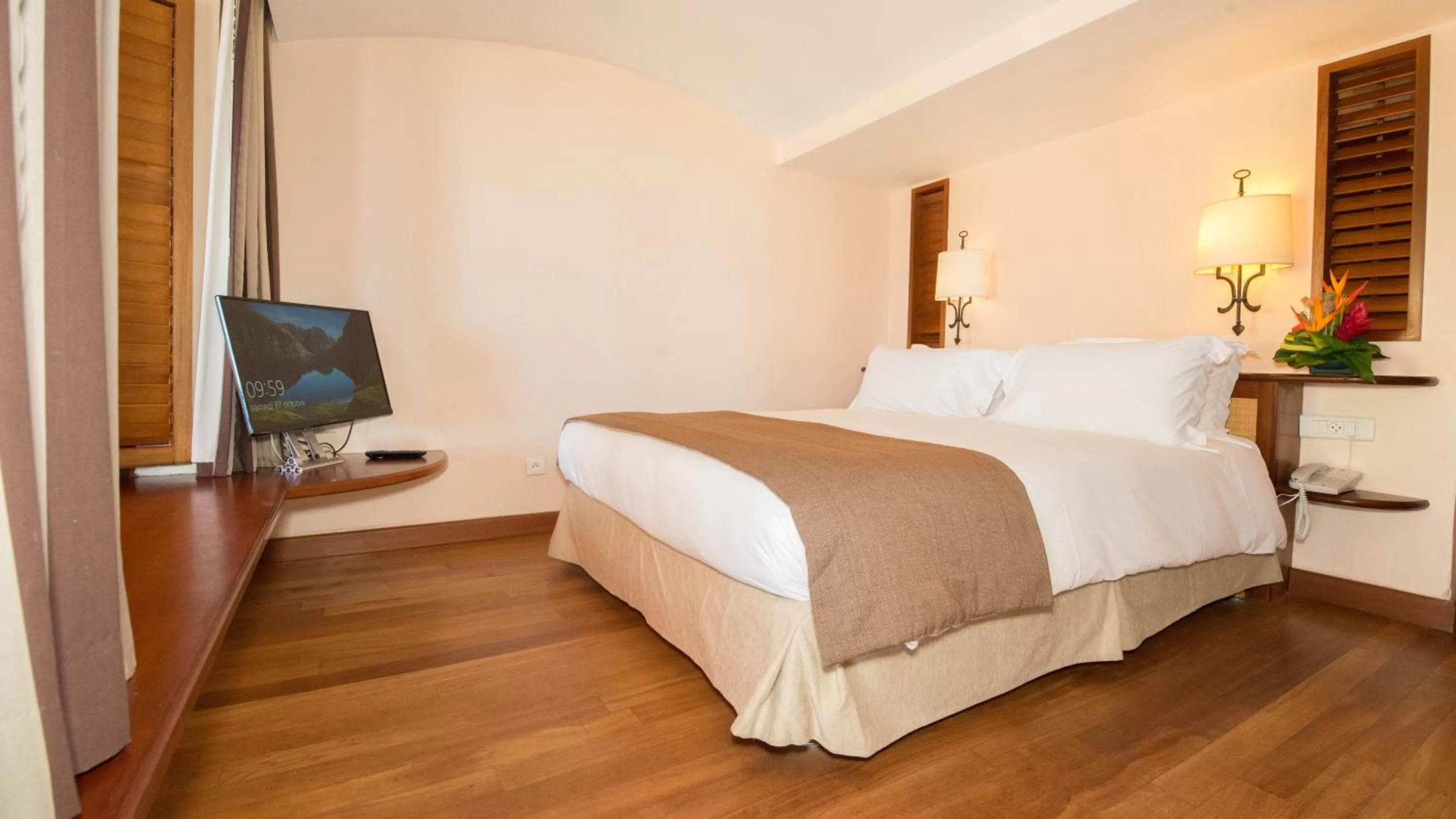 Bedroom, Bed in Hotel Bakoua Martinique