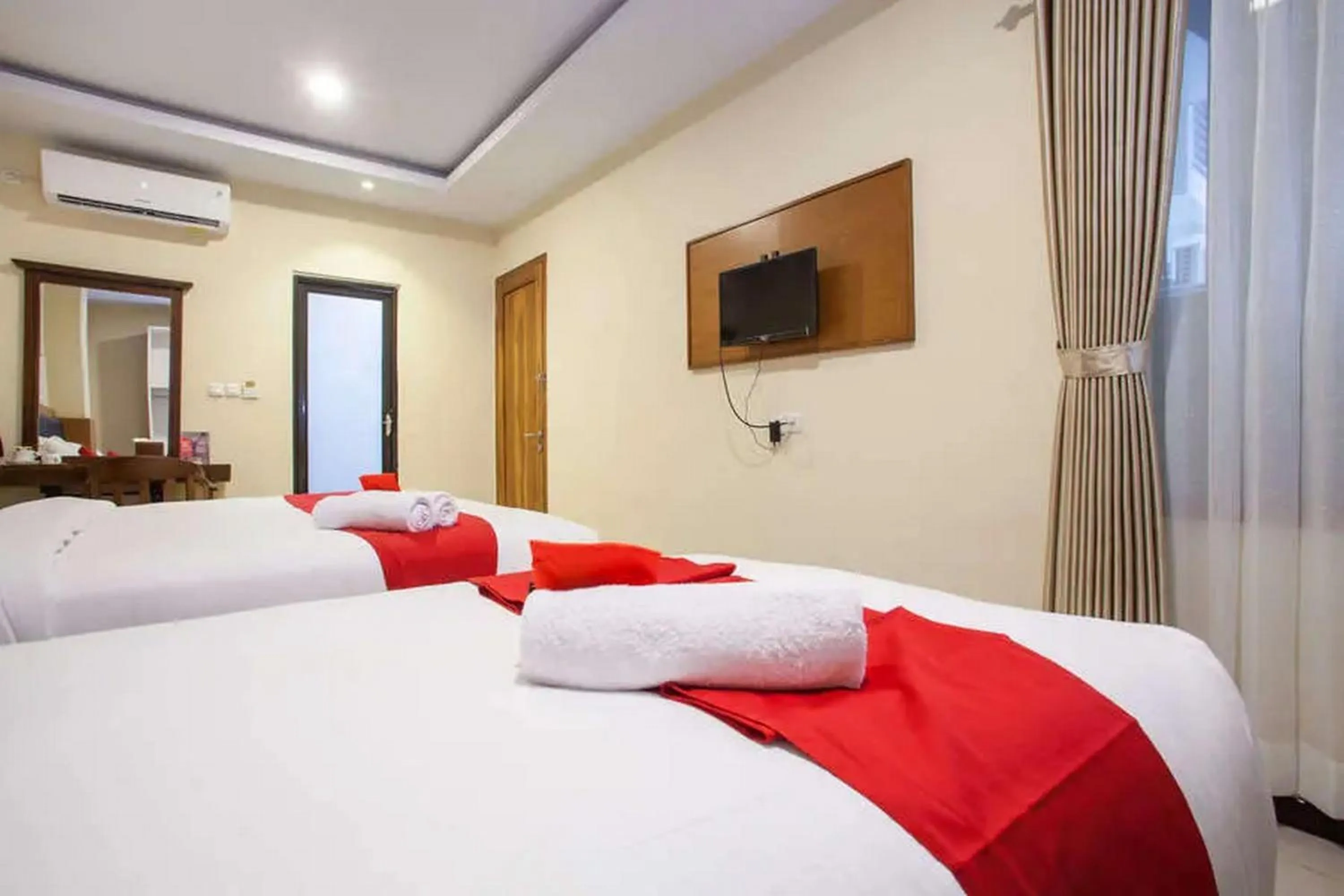 Bed in RedDoorz Premium @ Jalan Cengkeh Malang